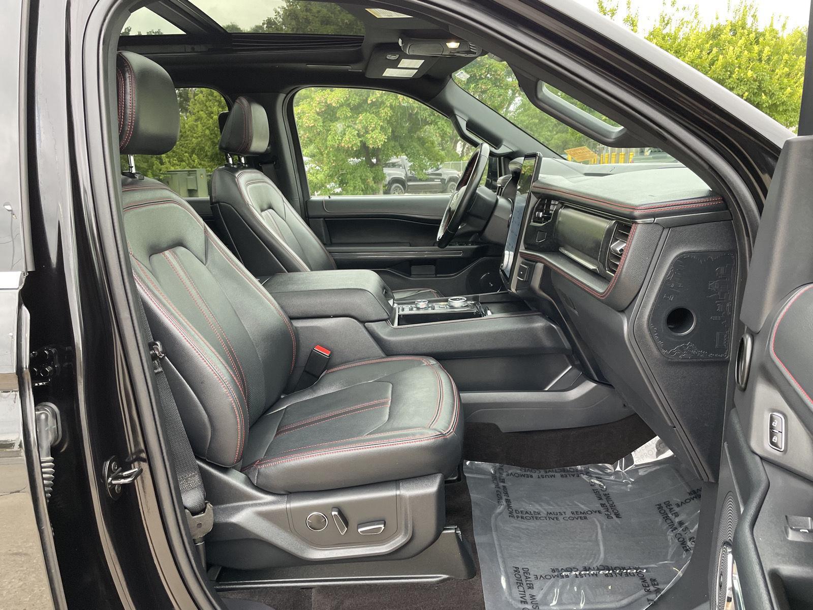 Vehicle photo 19
