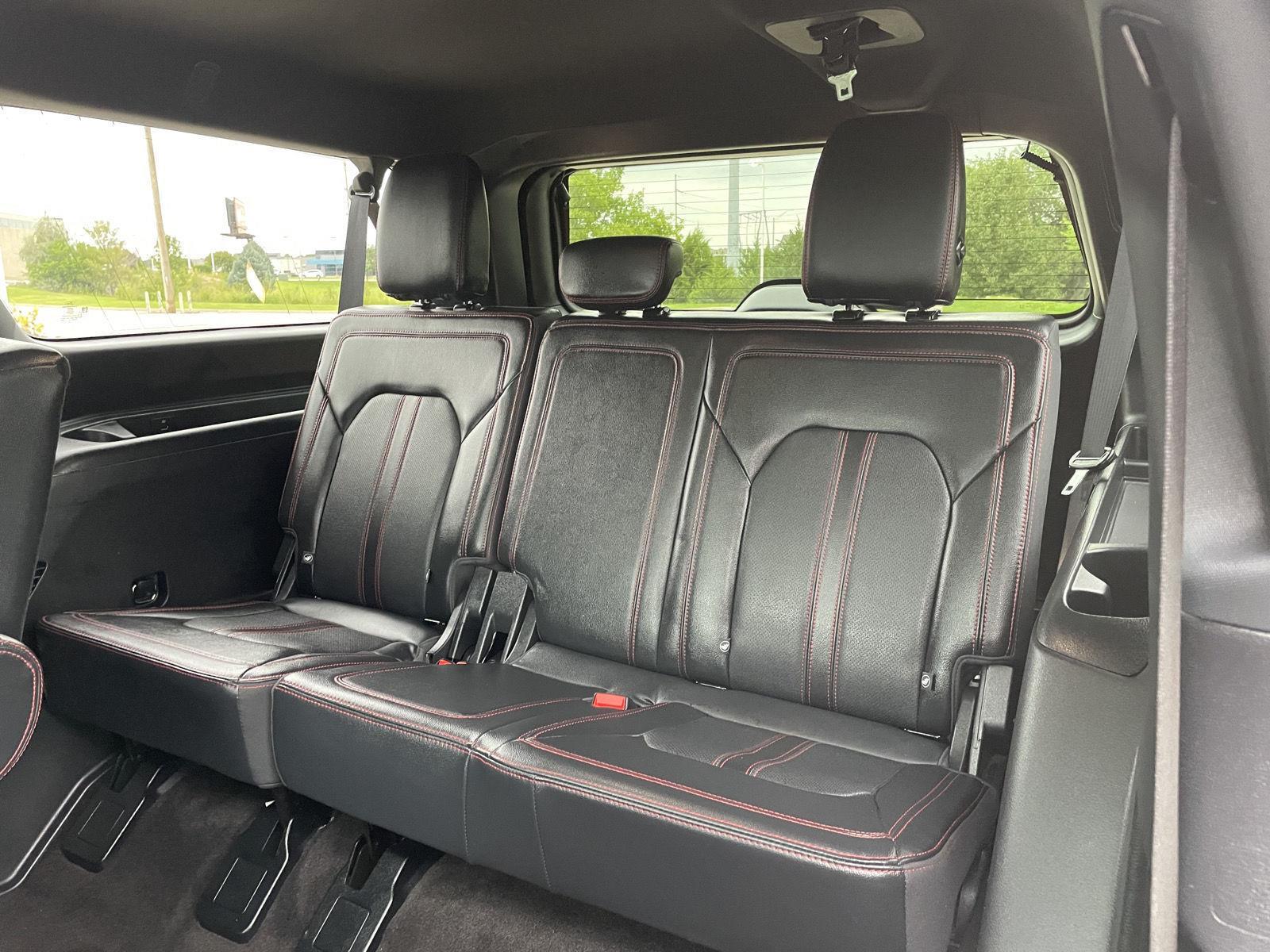 Vehicle photo 23
