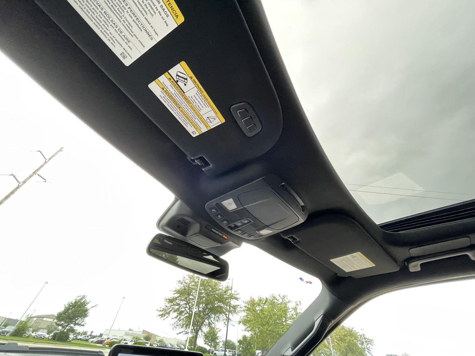Vehicle photo 24