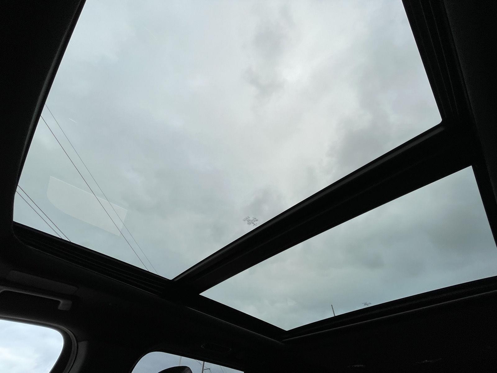 Vehicle photo 25