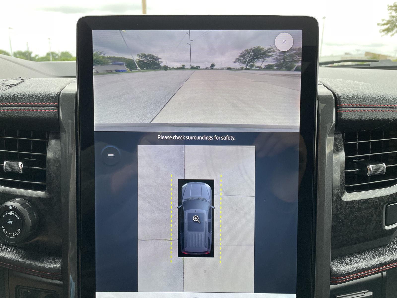 Vehicle photo 28