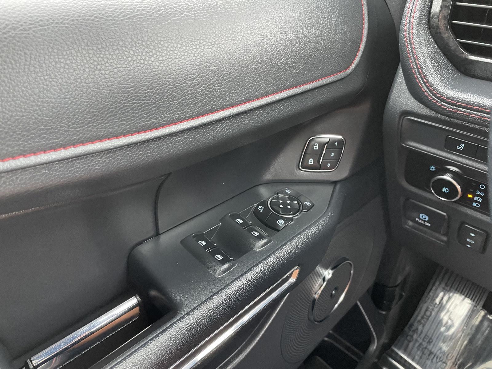 Vehicle photo 34