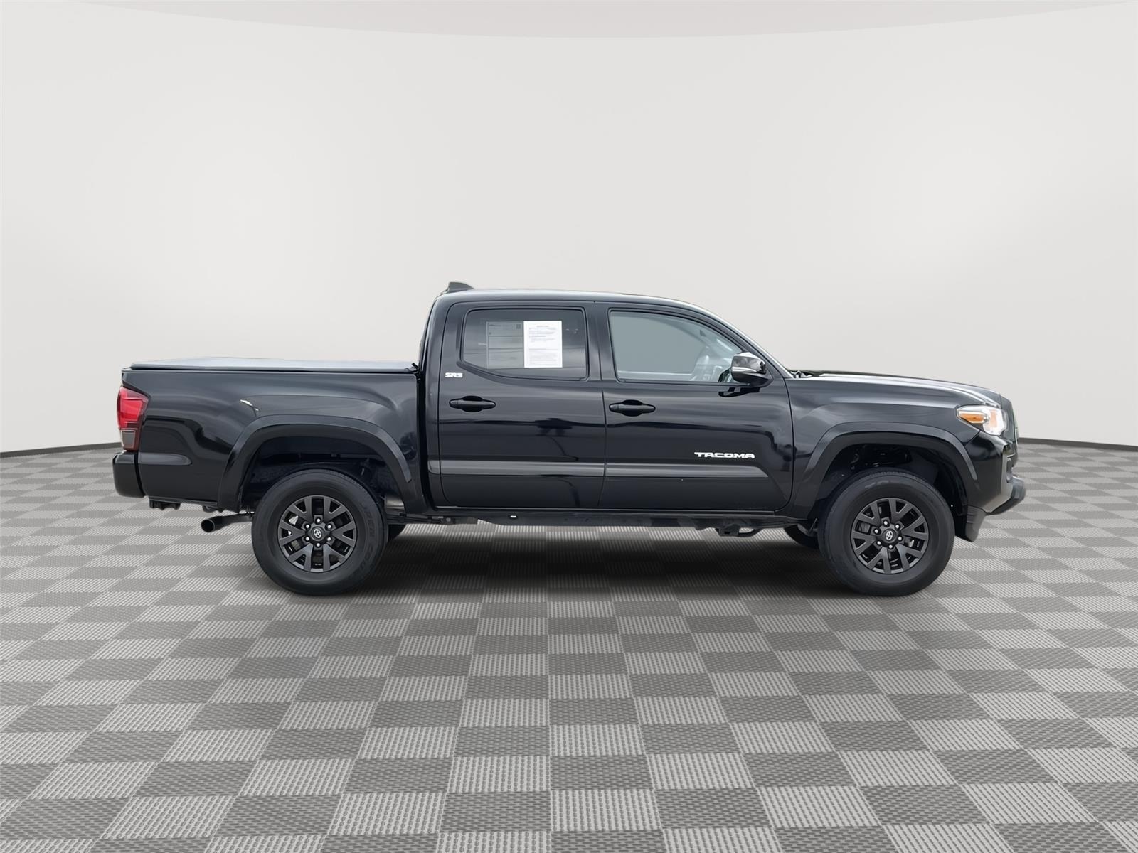 Vehicle photo 6