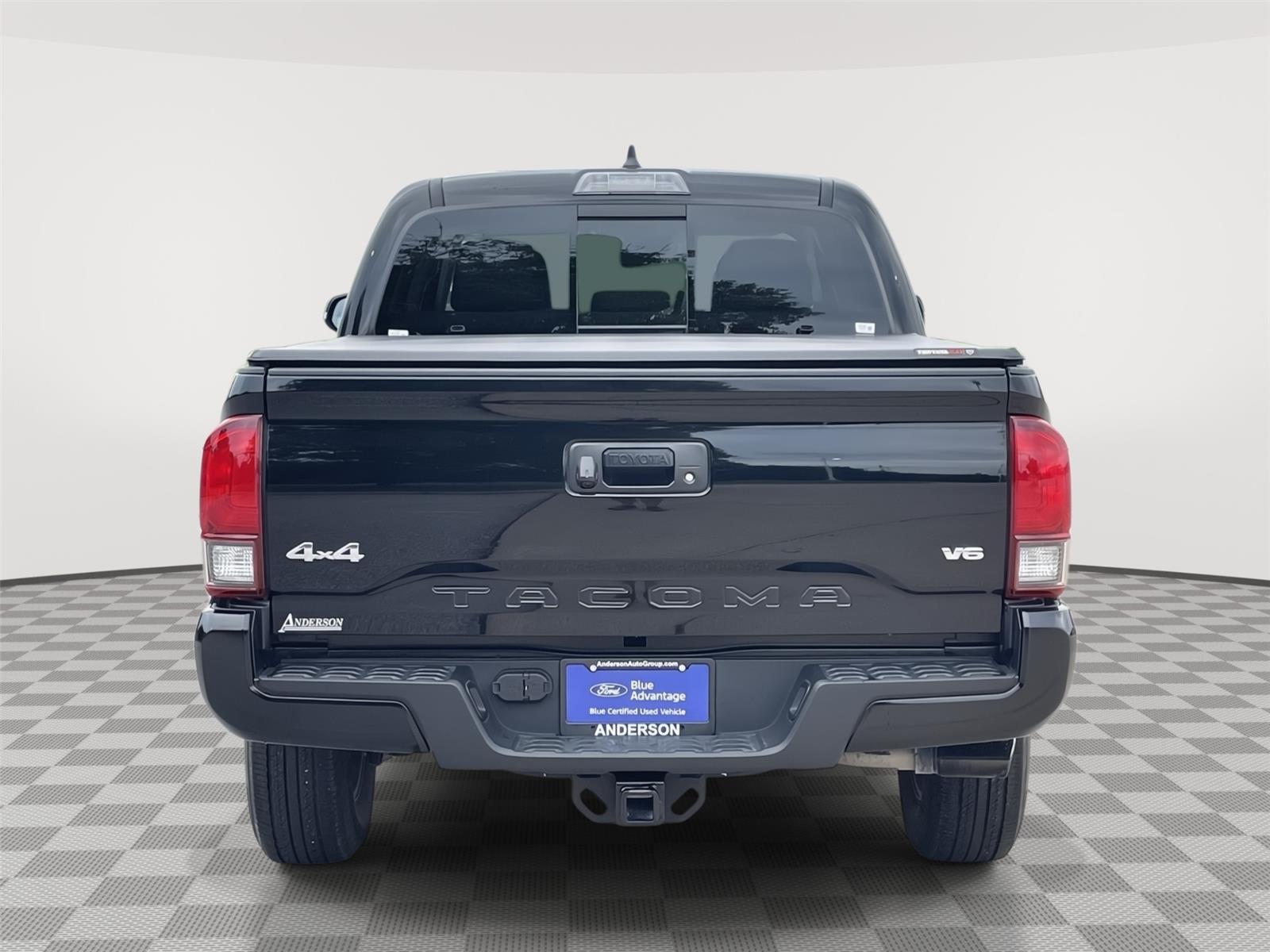 Vehicle photo 8