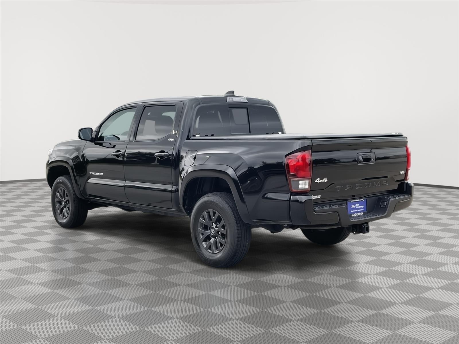 Vehicle photo 9
