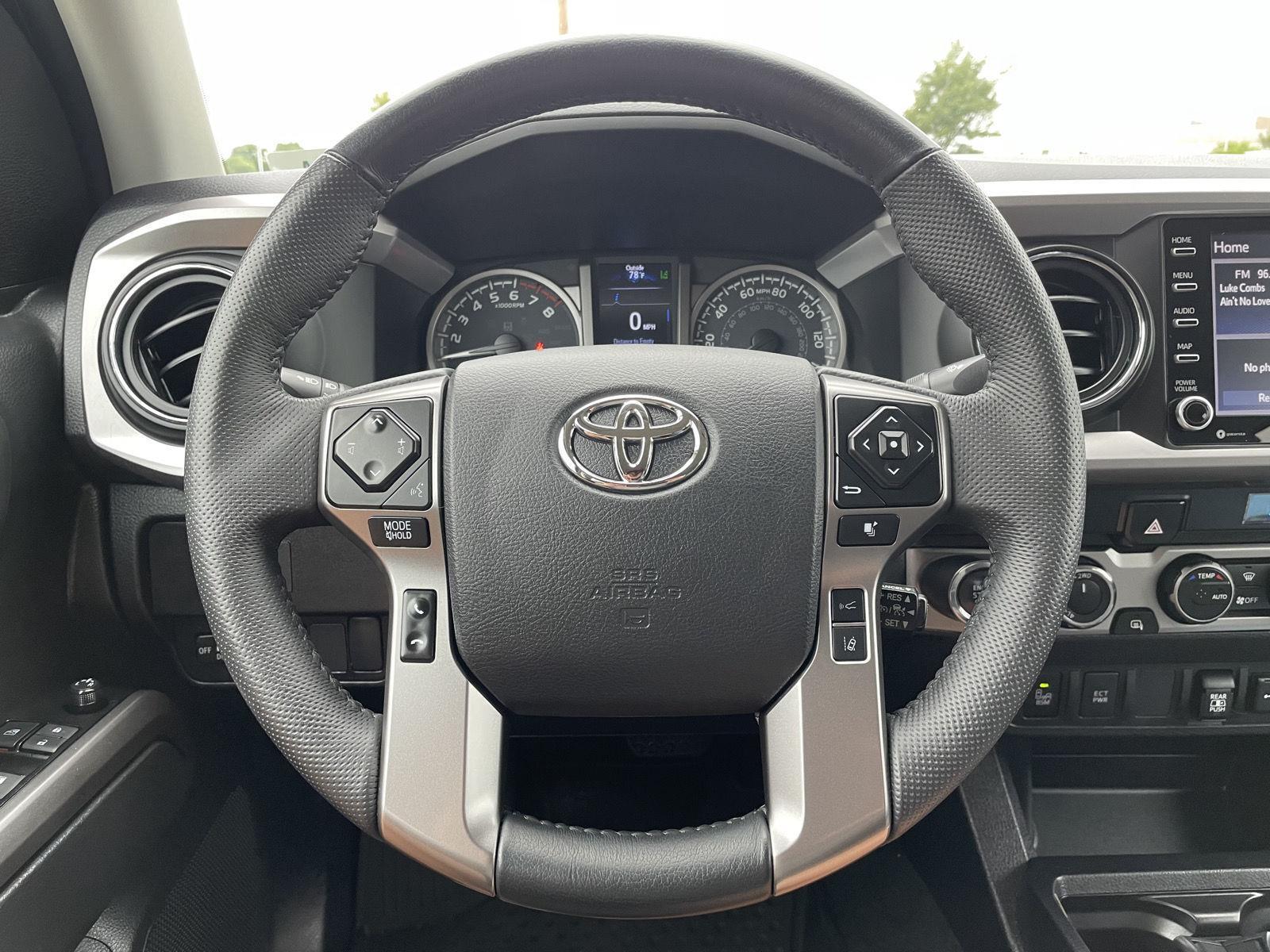 Vehicle photo 12