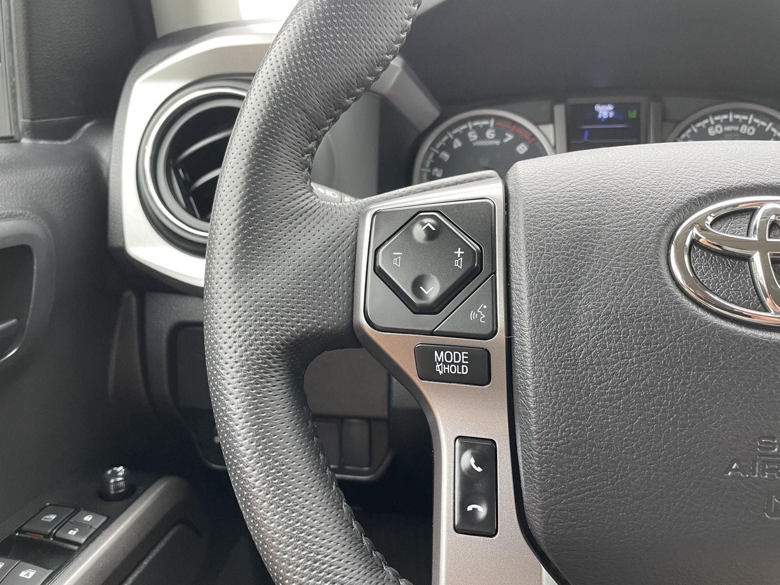 Vehicle photo 13