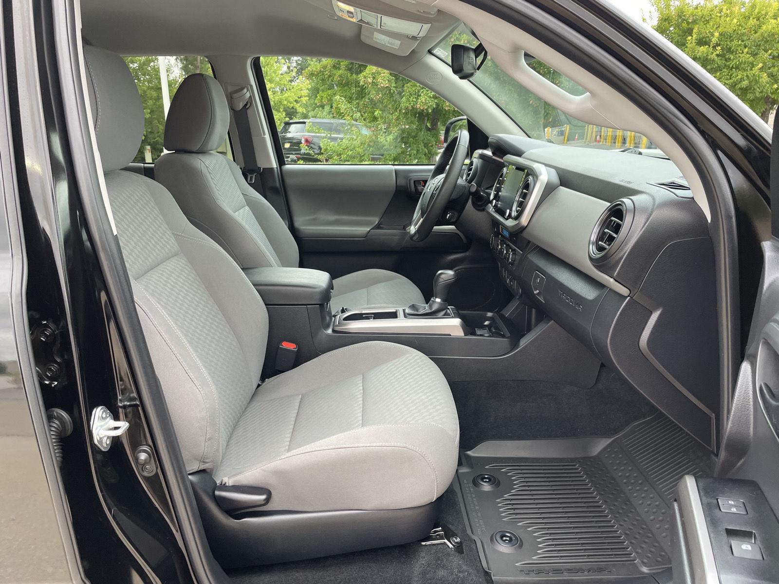 Vehicle photo 19