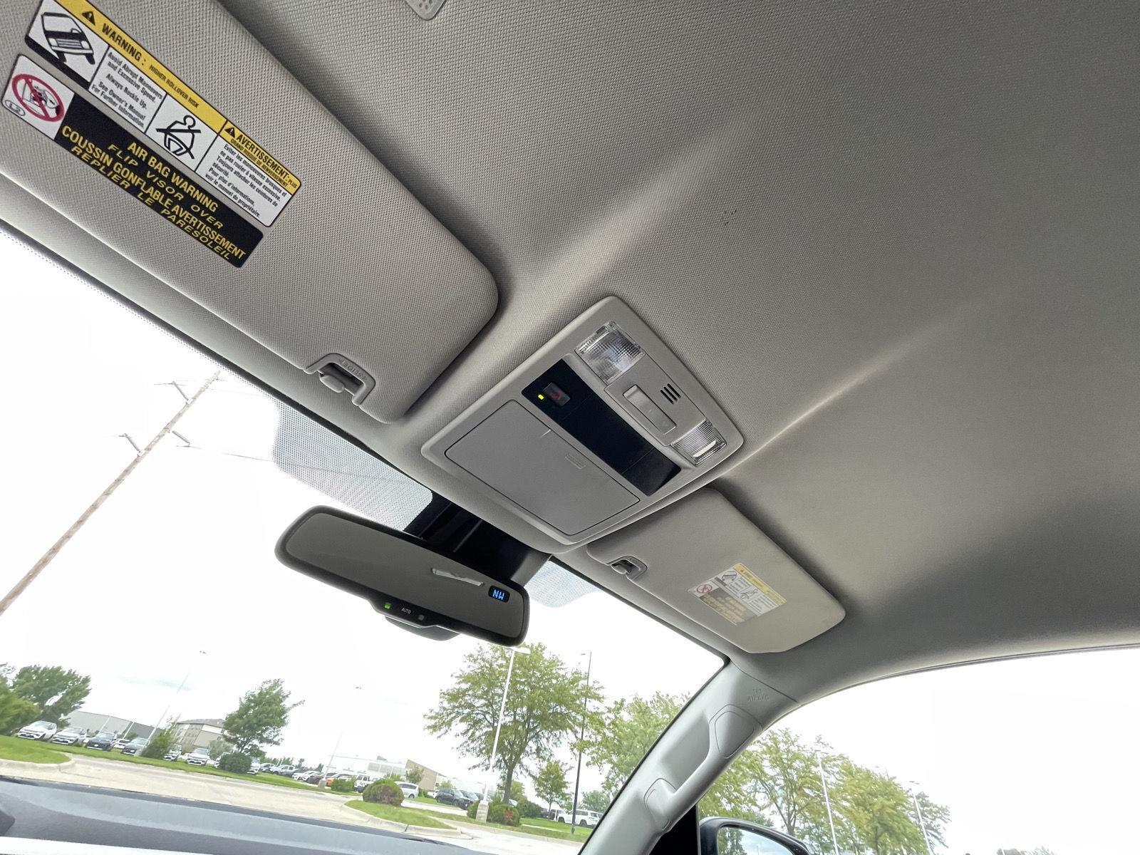 Vehicle photo 21