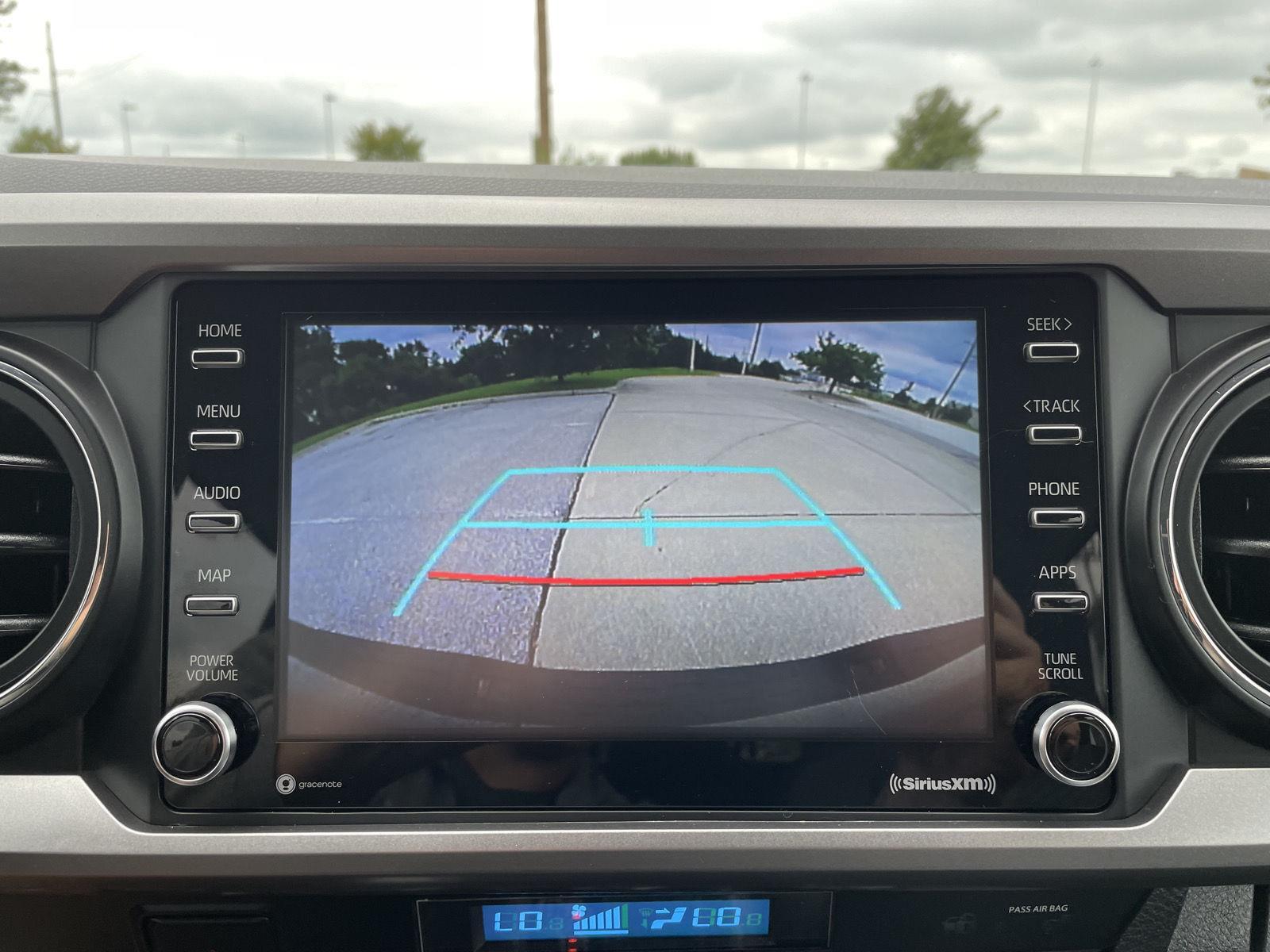 Vehicle photo 23