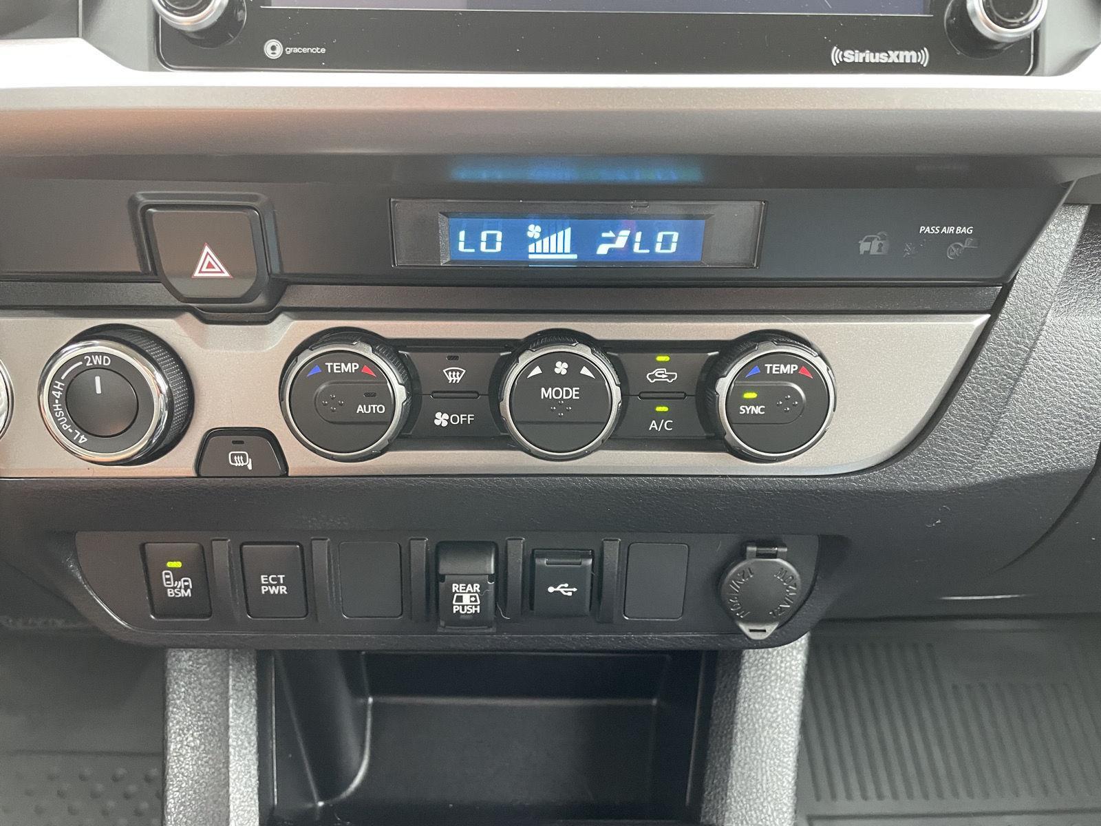 Vehicle photo 25