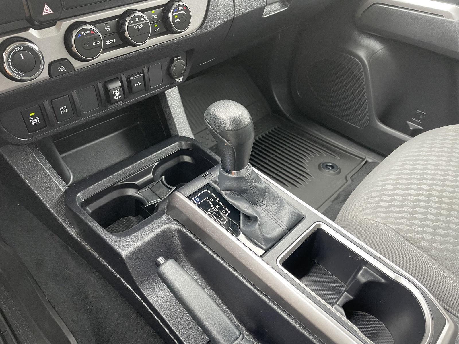 Vehicle photo 28
