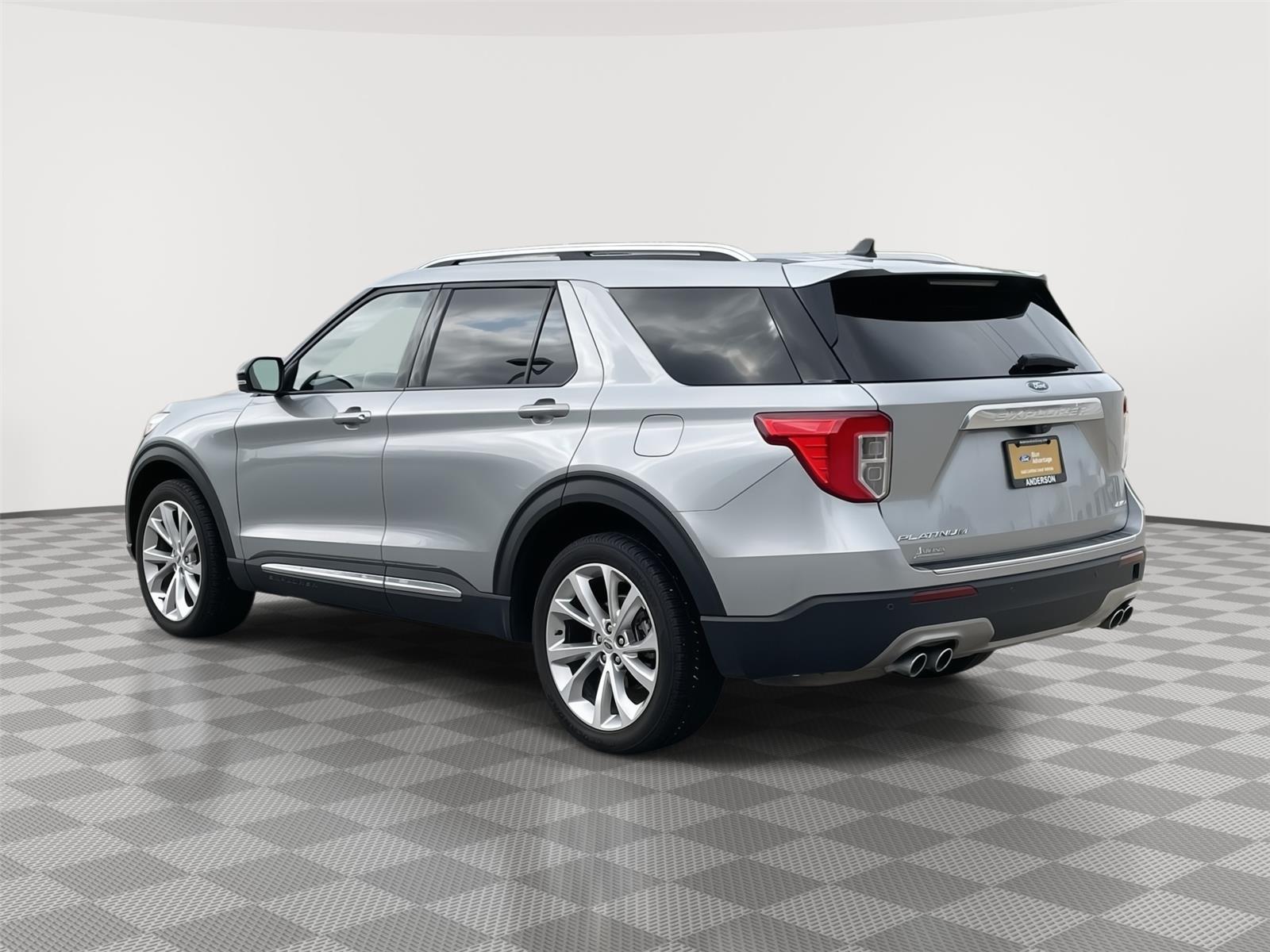 Vehicle photo 9