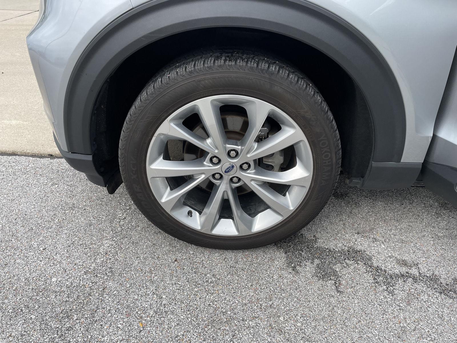 Vehicle photo 10