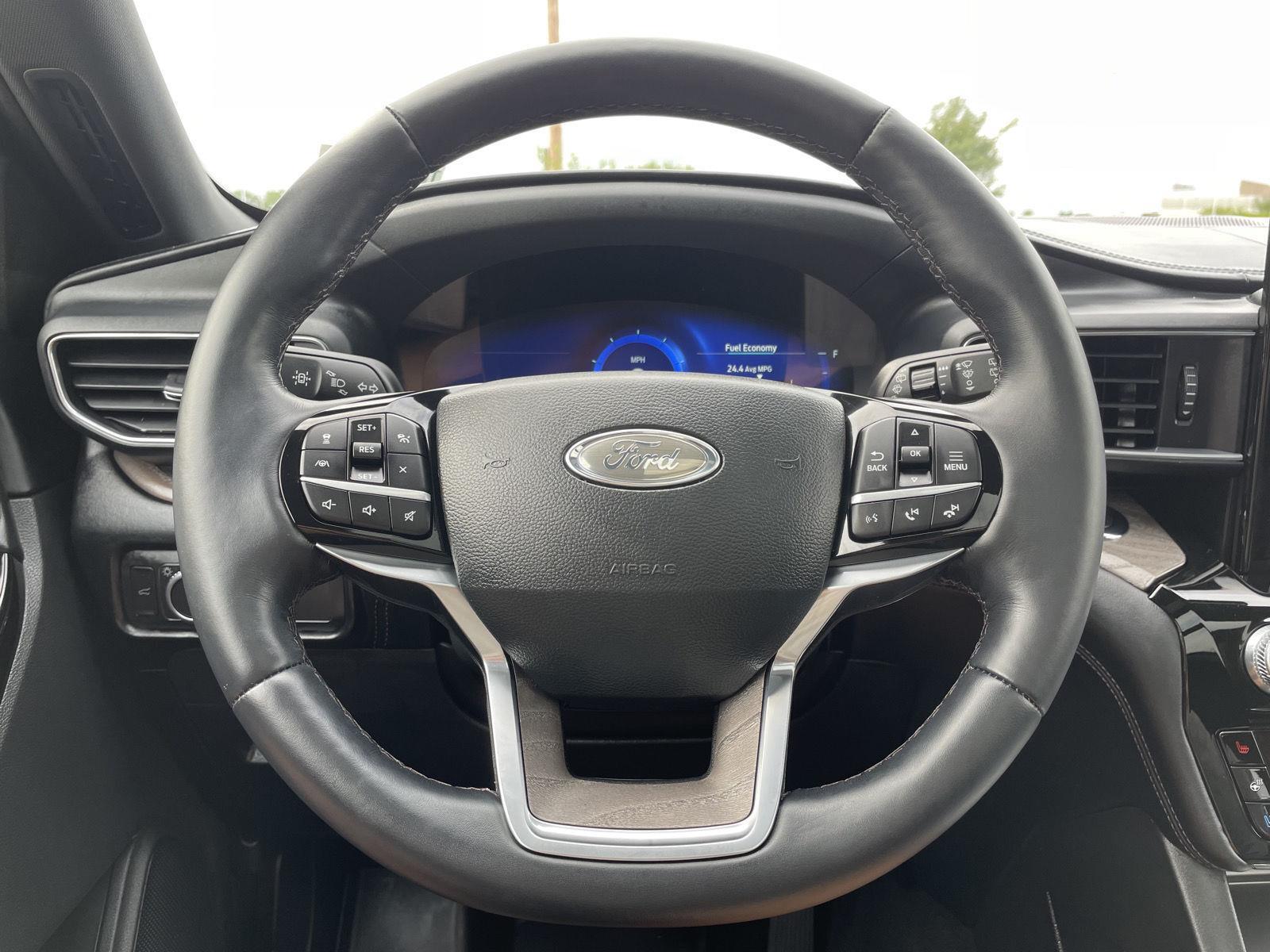 Vehicle photo 12
