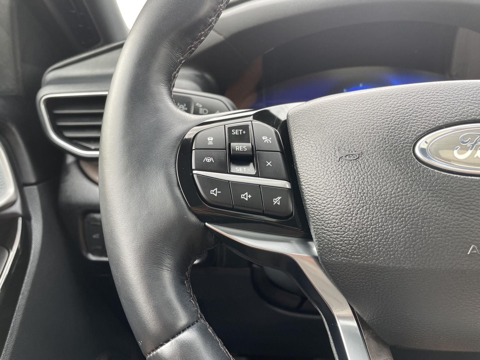 Vehicle photo 12
