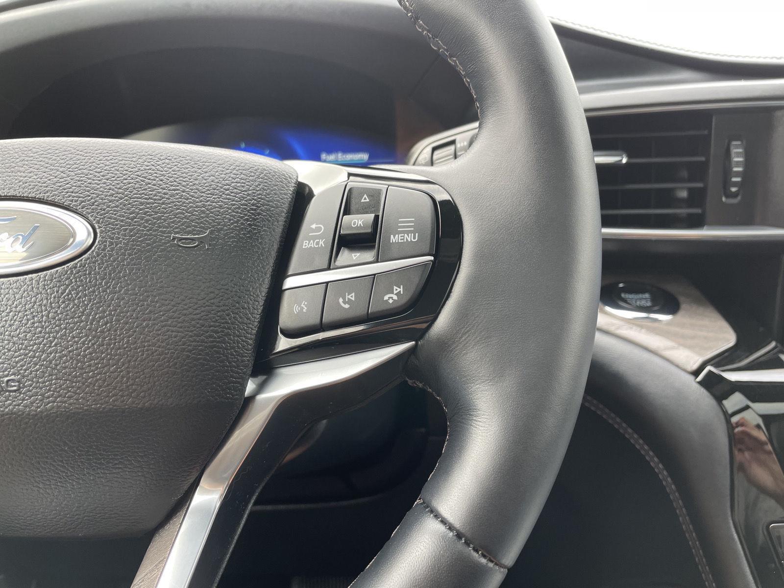 Vehicle photo 13