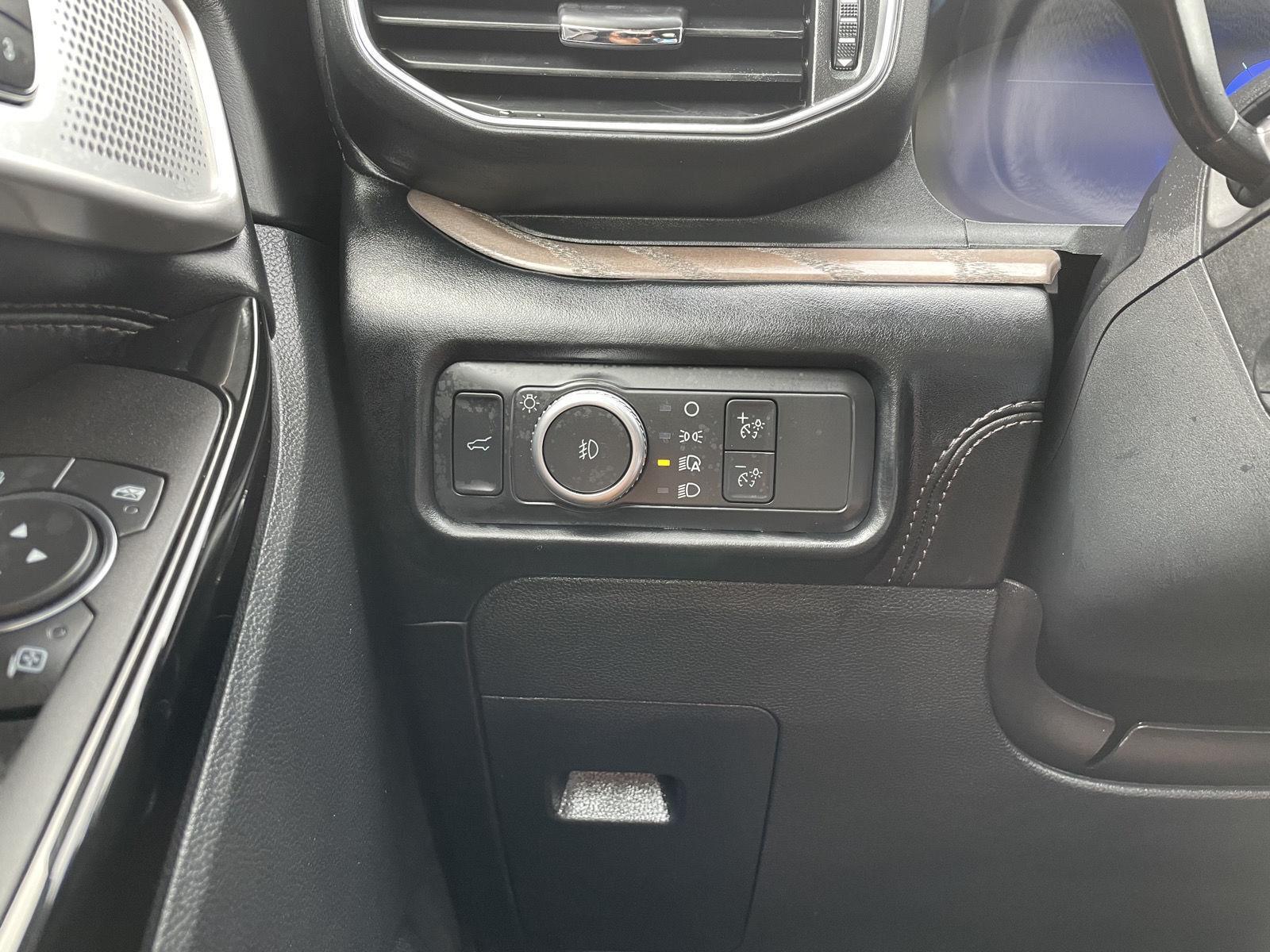 Vehicle photo 15