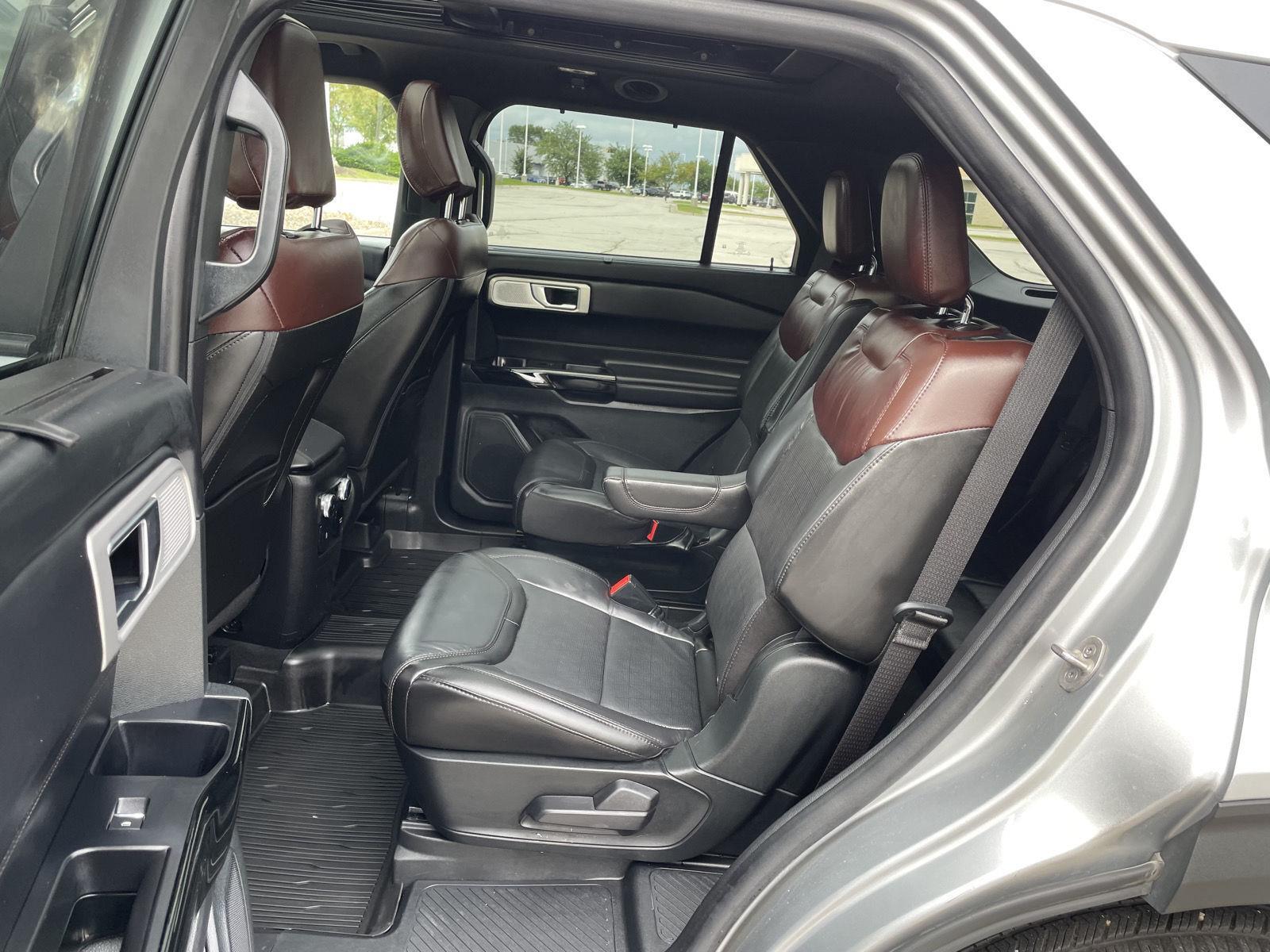 Vehicle photo 19