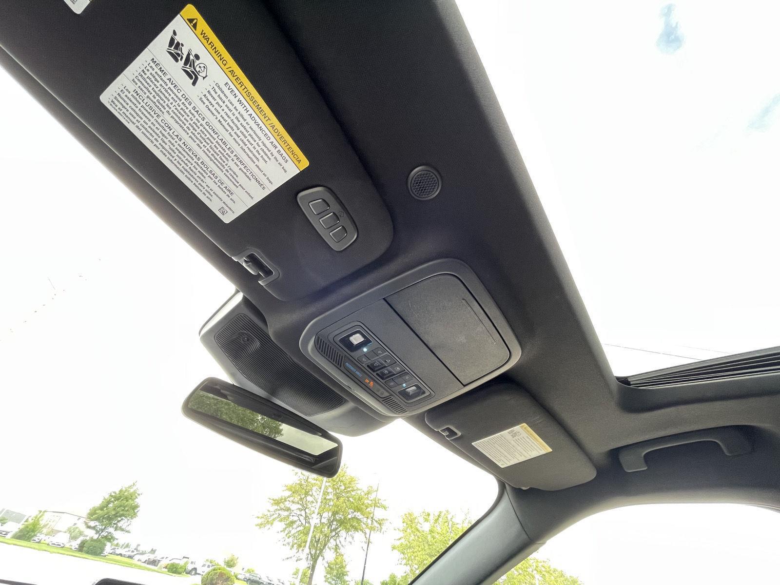 Vehicle photo 22