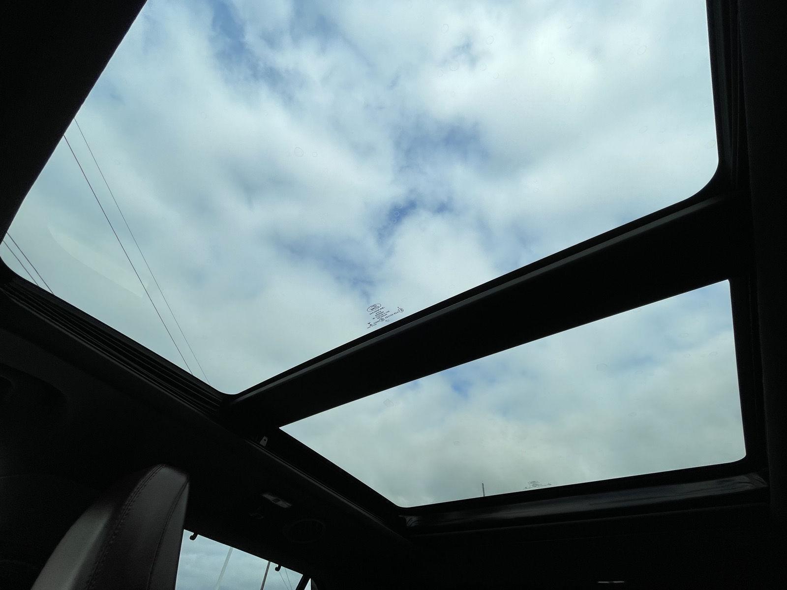 Vehicle photo 23