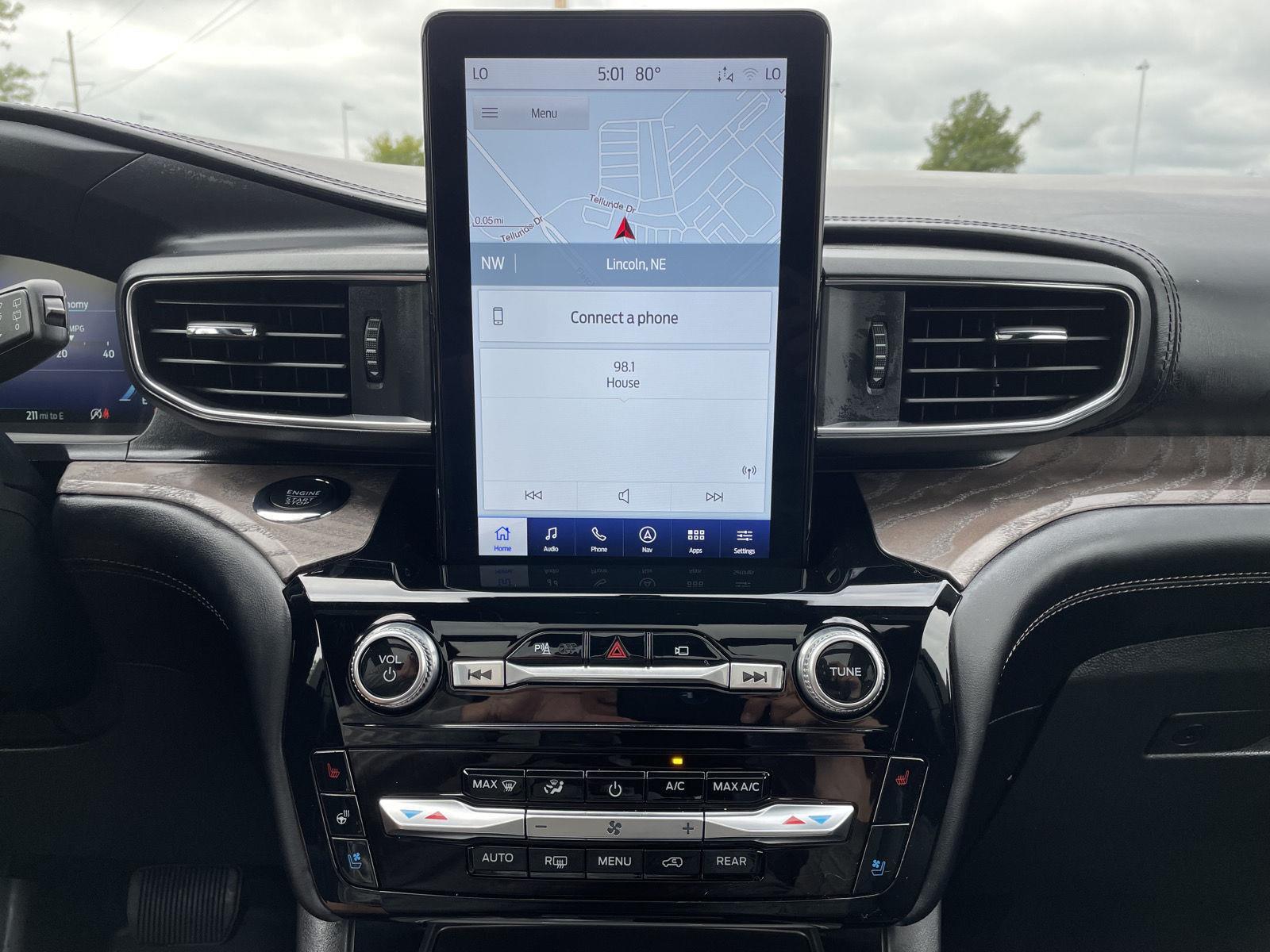 Vehicle photo 24
