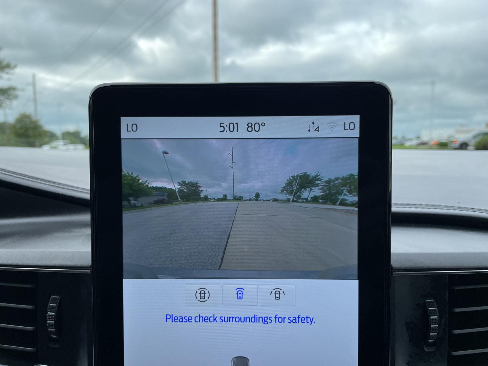 Vehicle photo 26