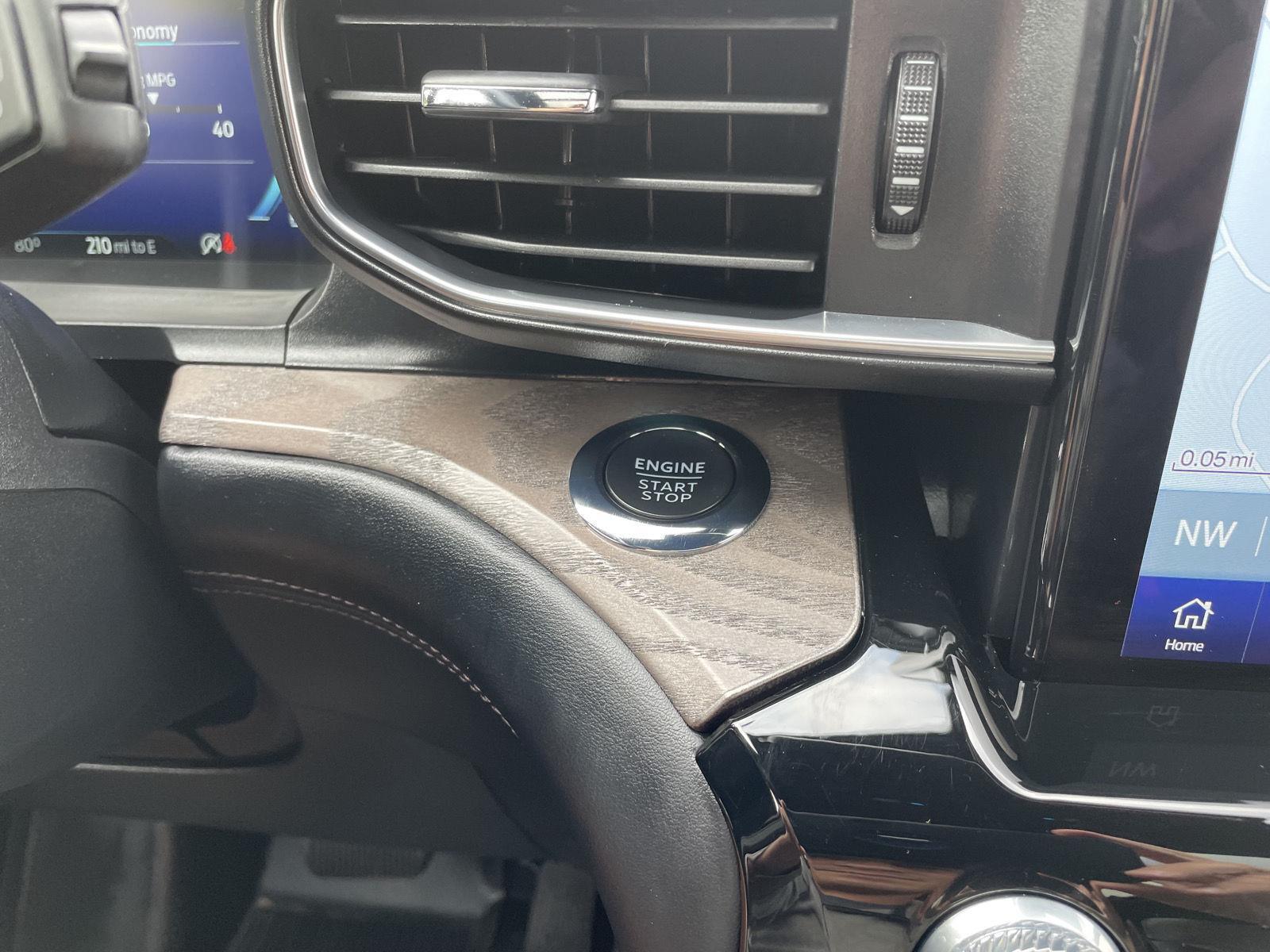 Vehicle photo 28