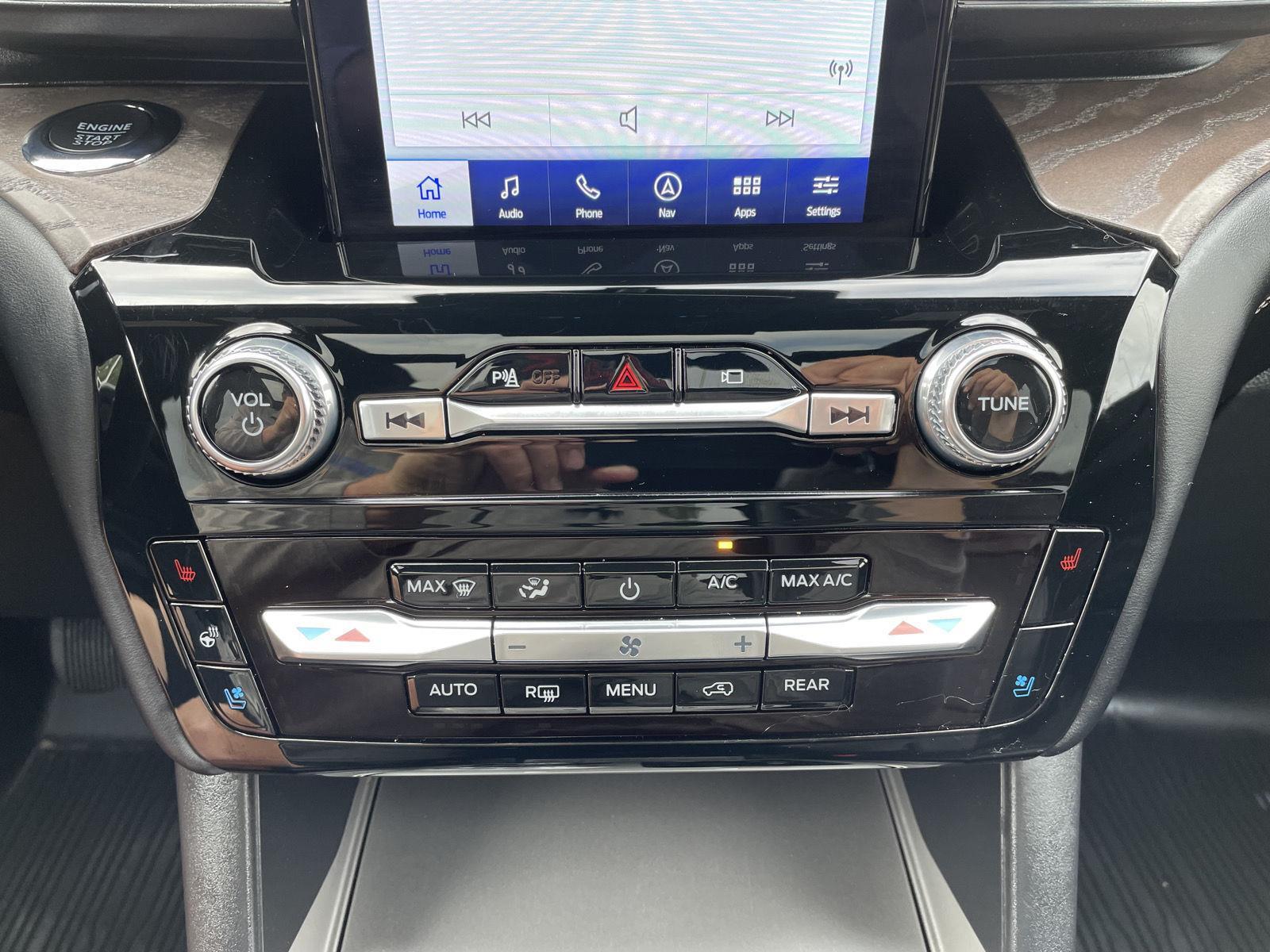 Vehicle photo 29