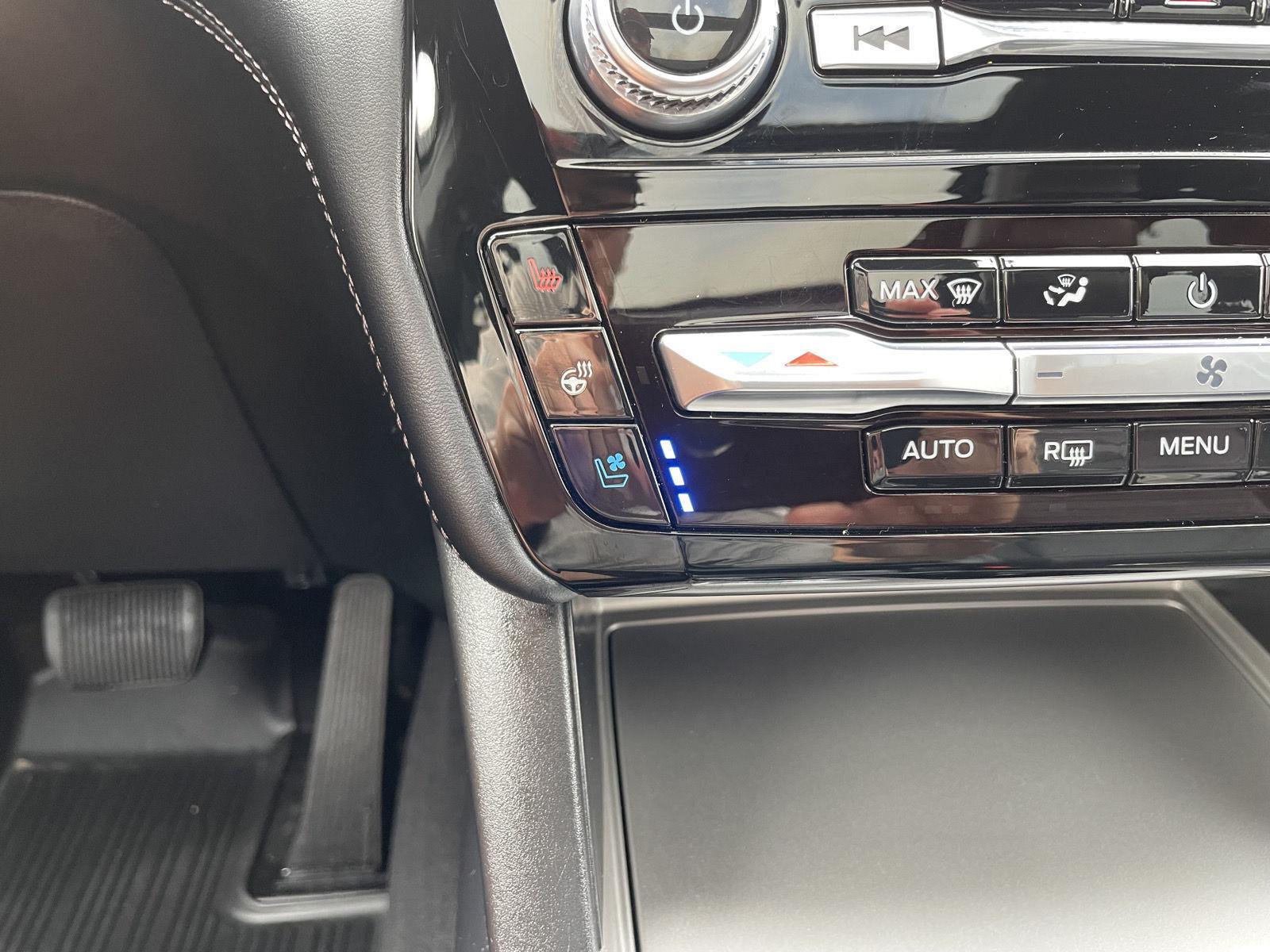 Vehicle photo 31