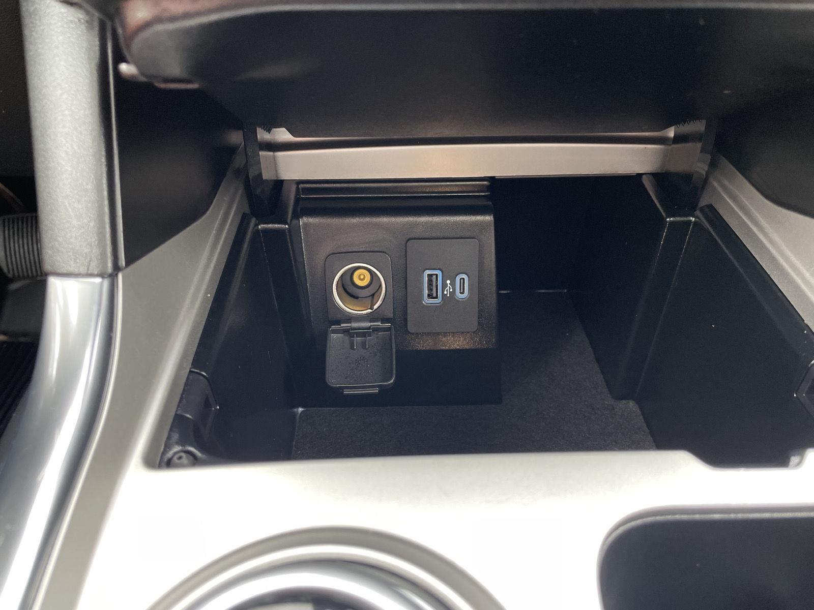 Vehicle photo 32