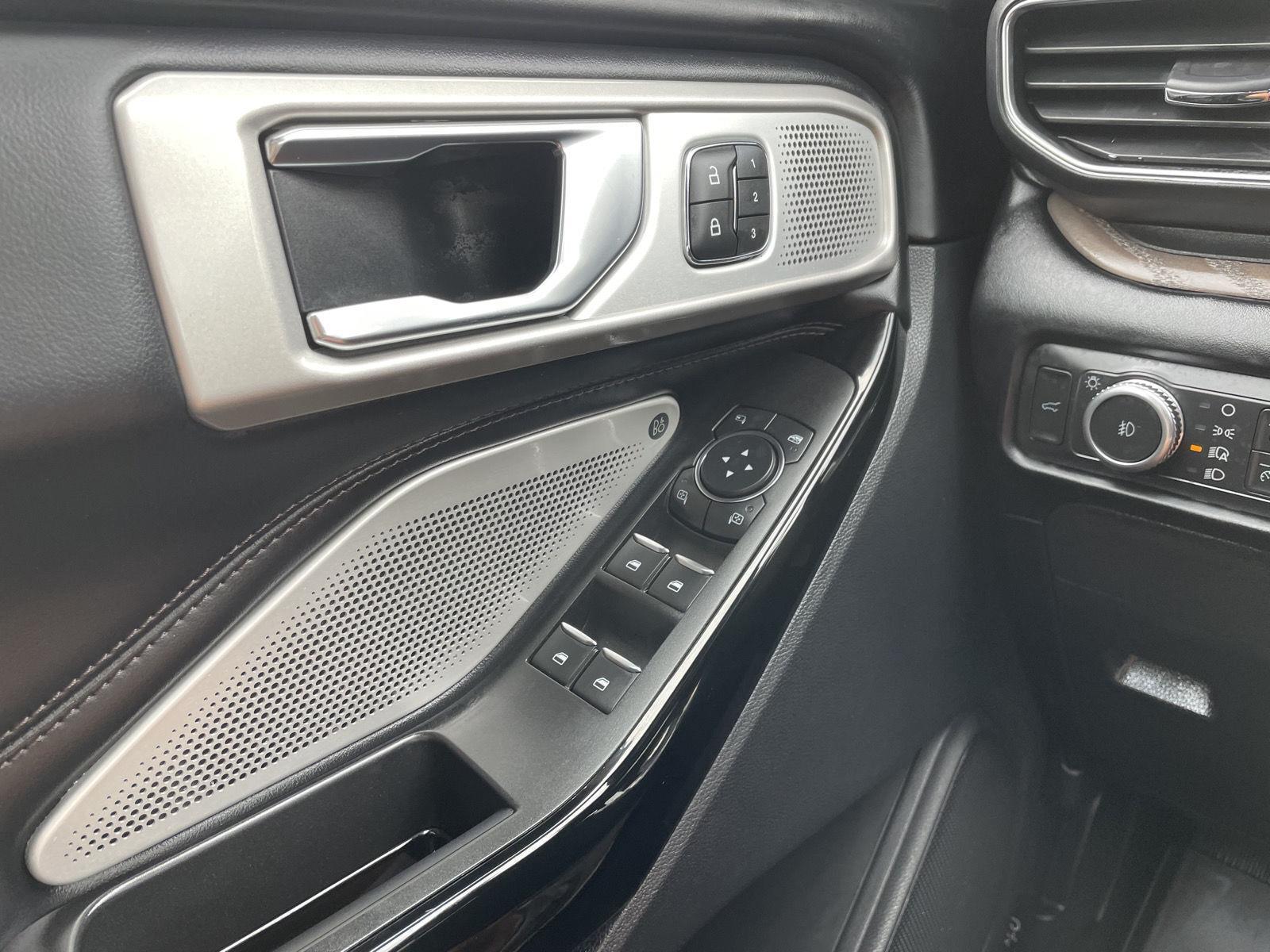 Vehicle photo 34