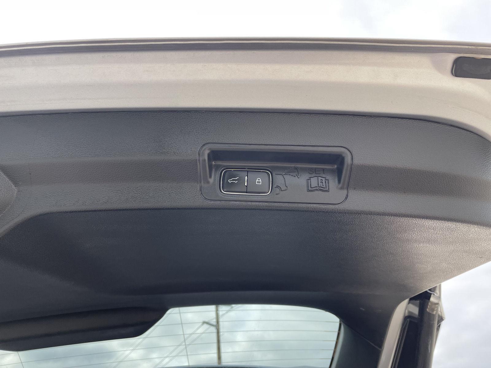 Vehicle photo 43