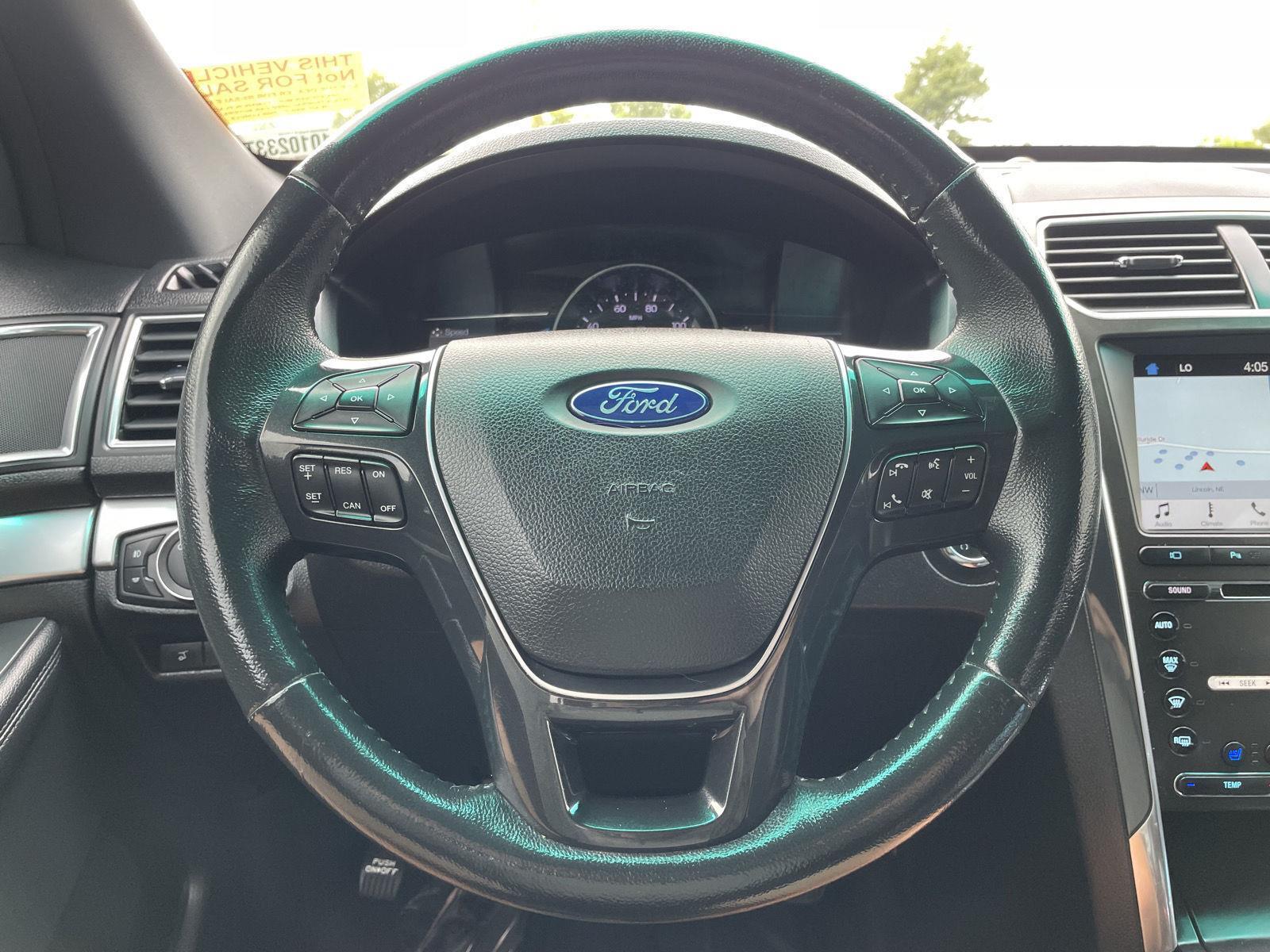 Vehicle photo 12
