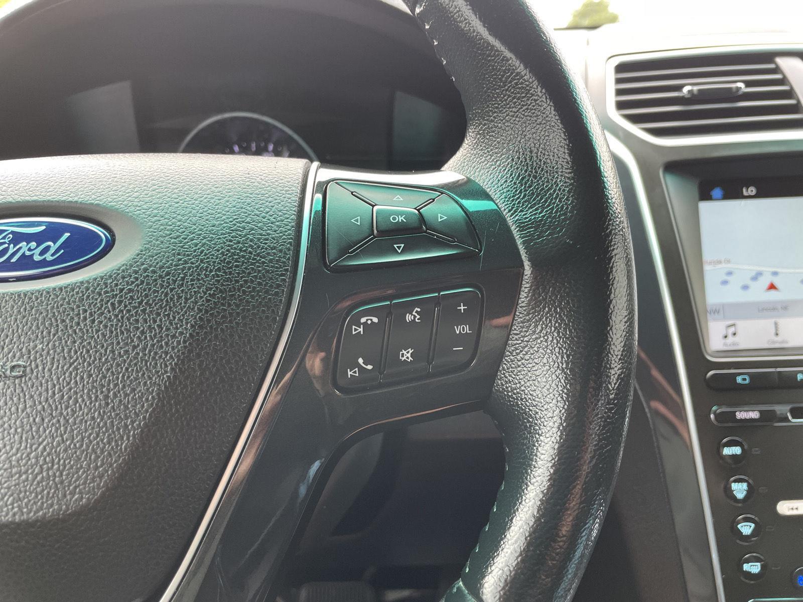 Vehicle photo 14
