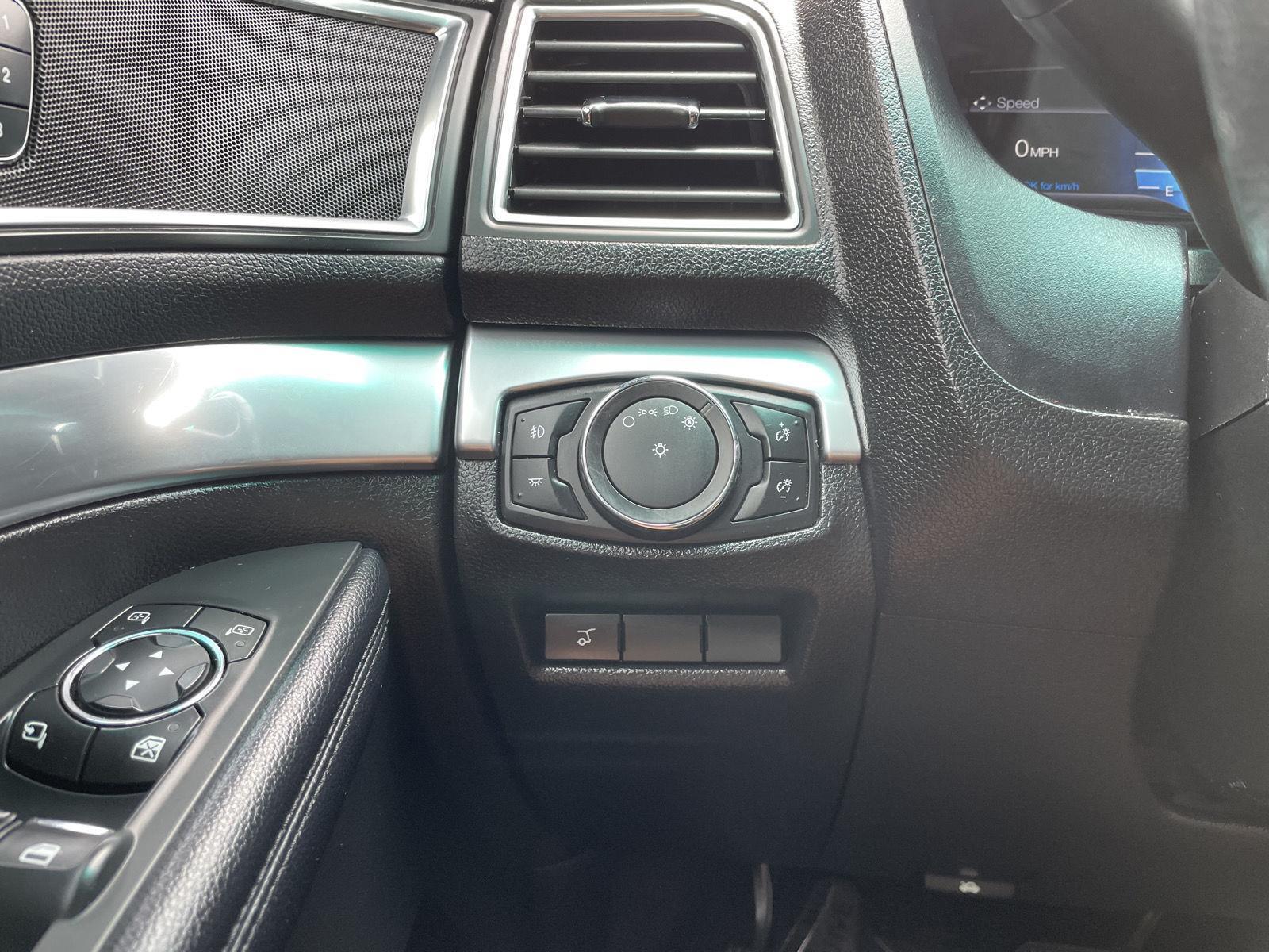 Vehicle photo 16