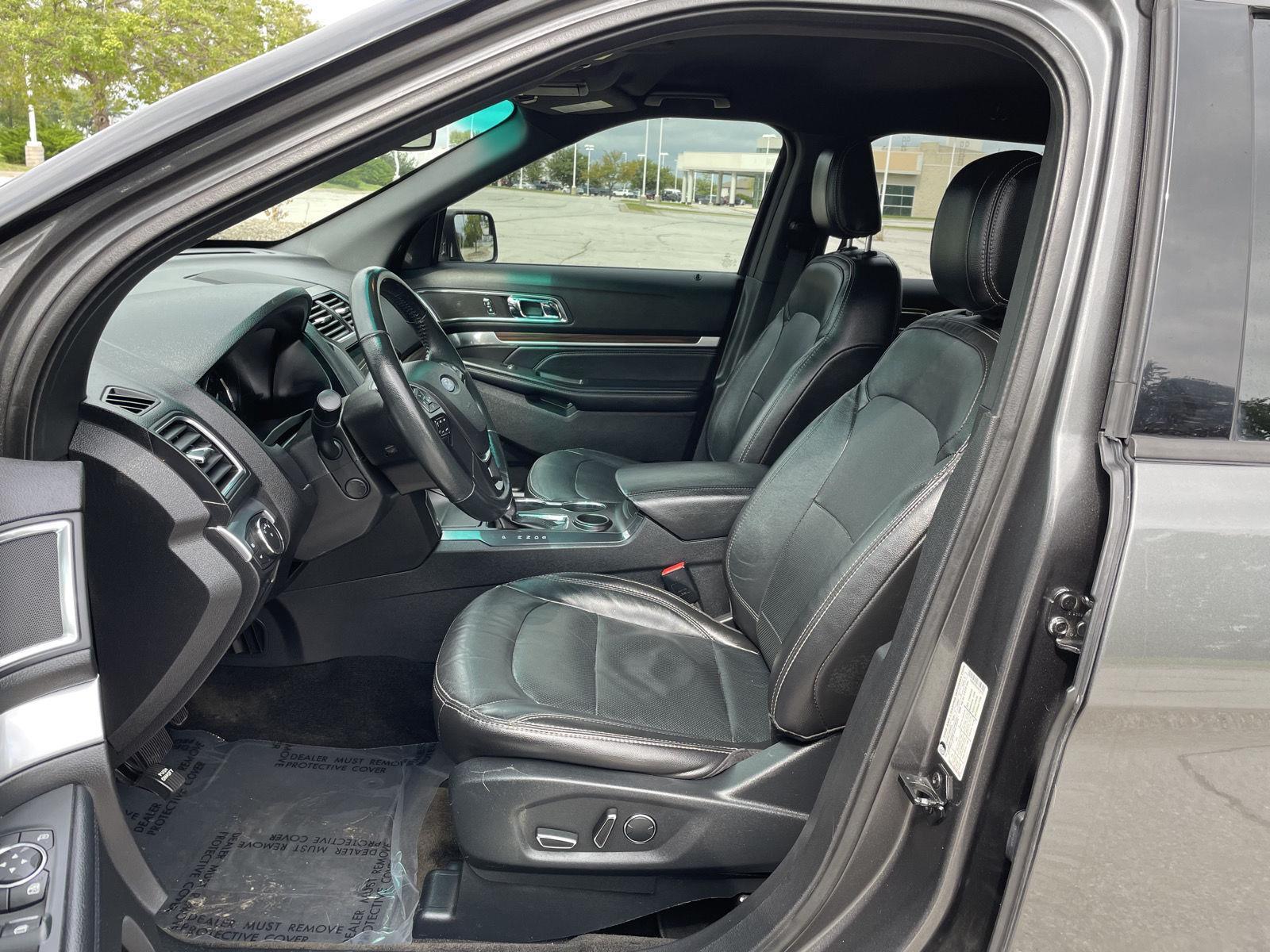 Vehicle photo 17