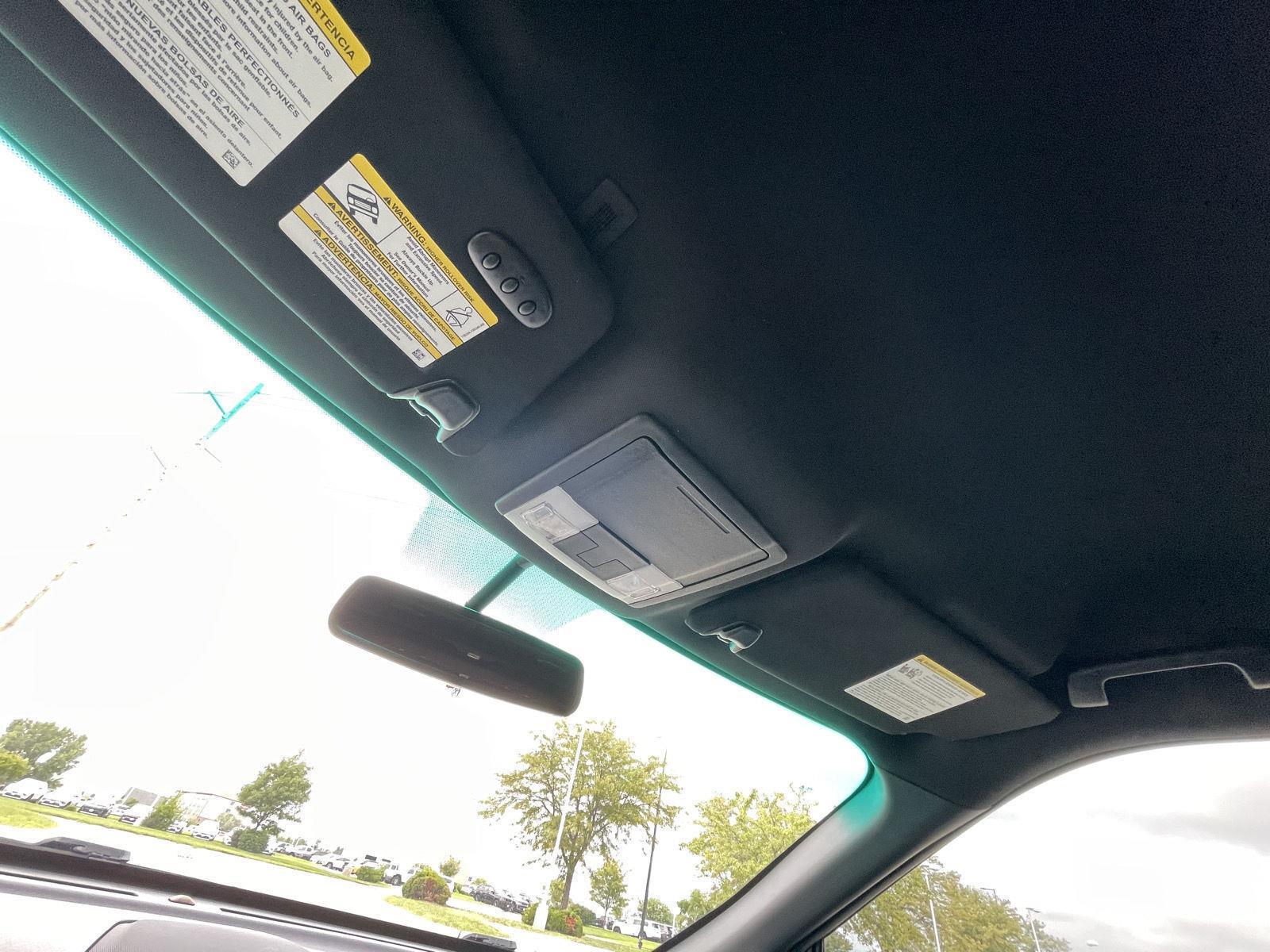 Vehicle photo 23