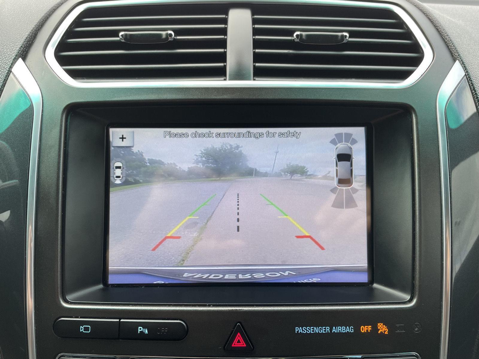 Vehicle photo 25