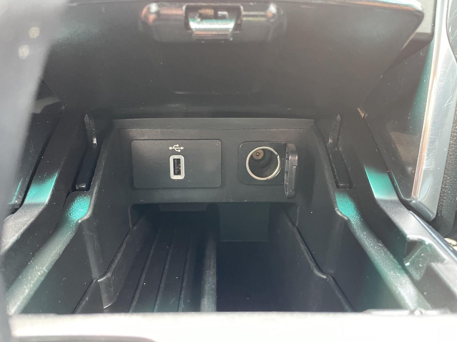 Vehicle photo 33