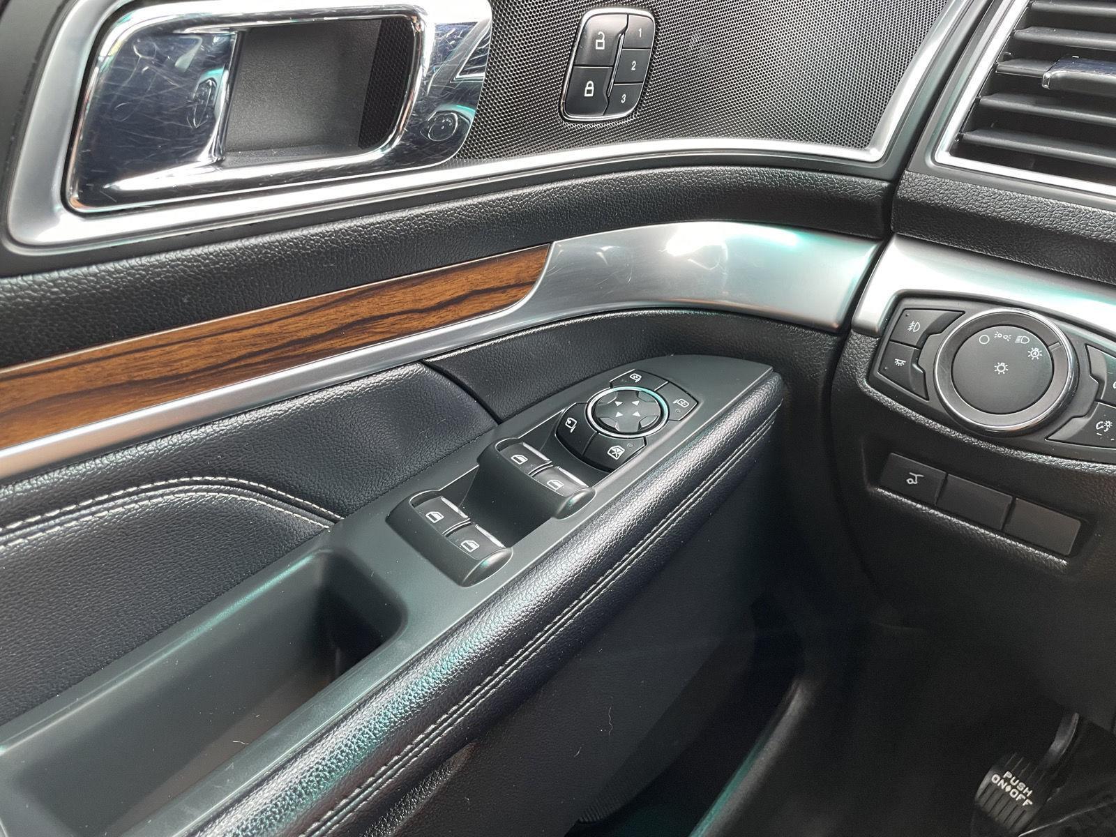 Vehicle photo 34