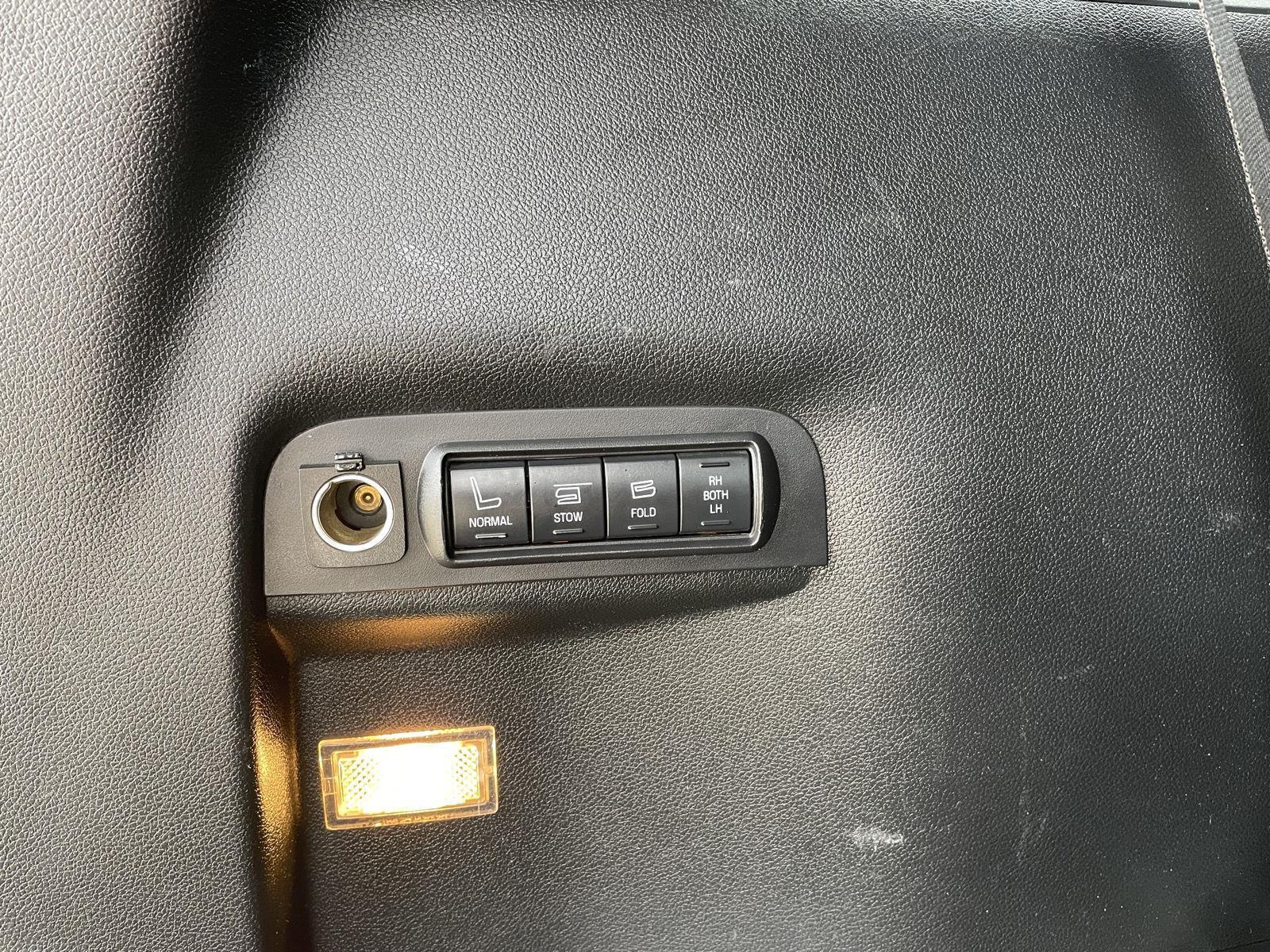 Vehicle photo 41