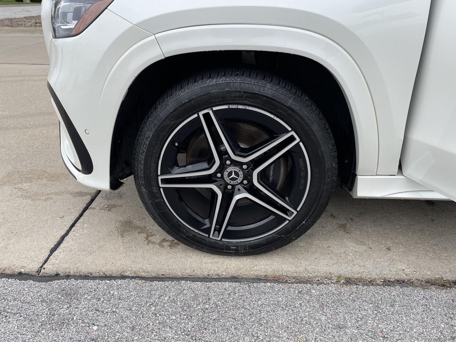 Vehicle photo 10