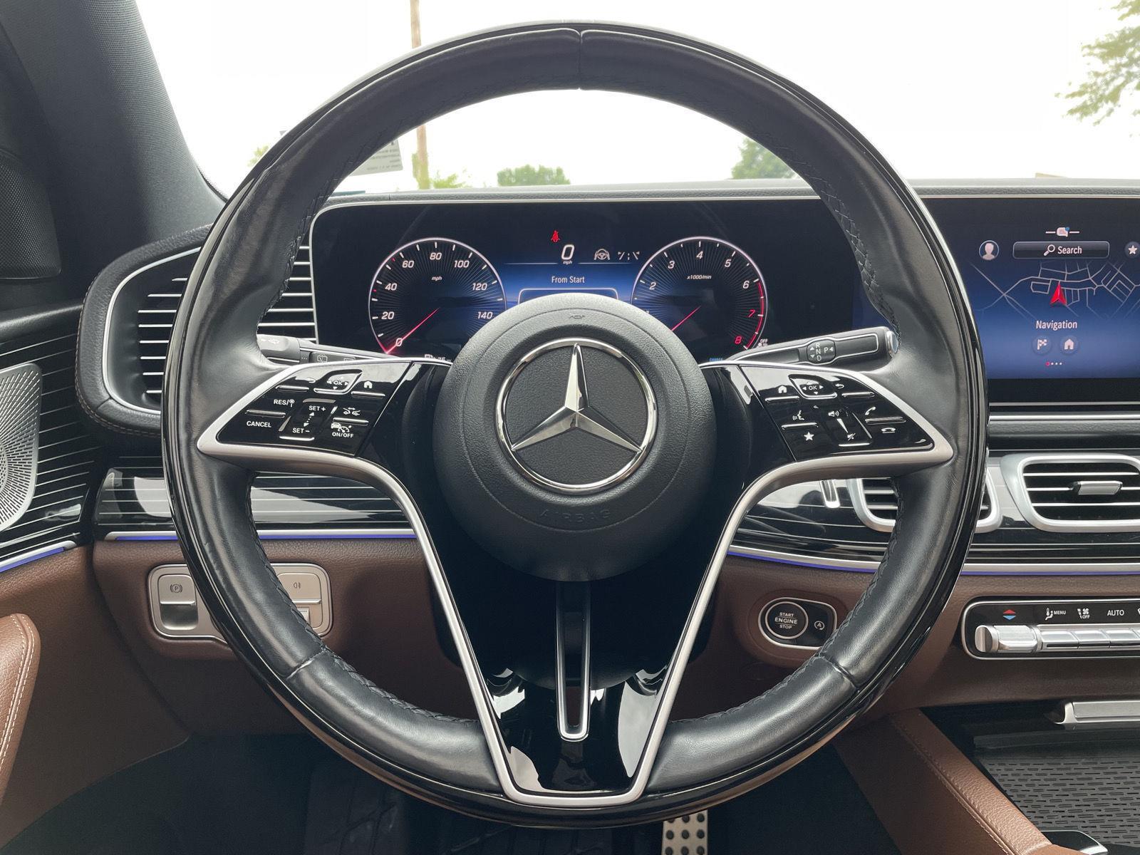 Vehicle photo 12