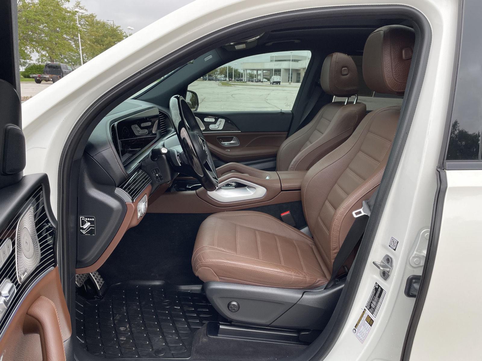 Vehicle photo 17