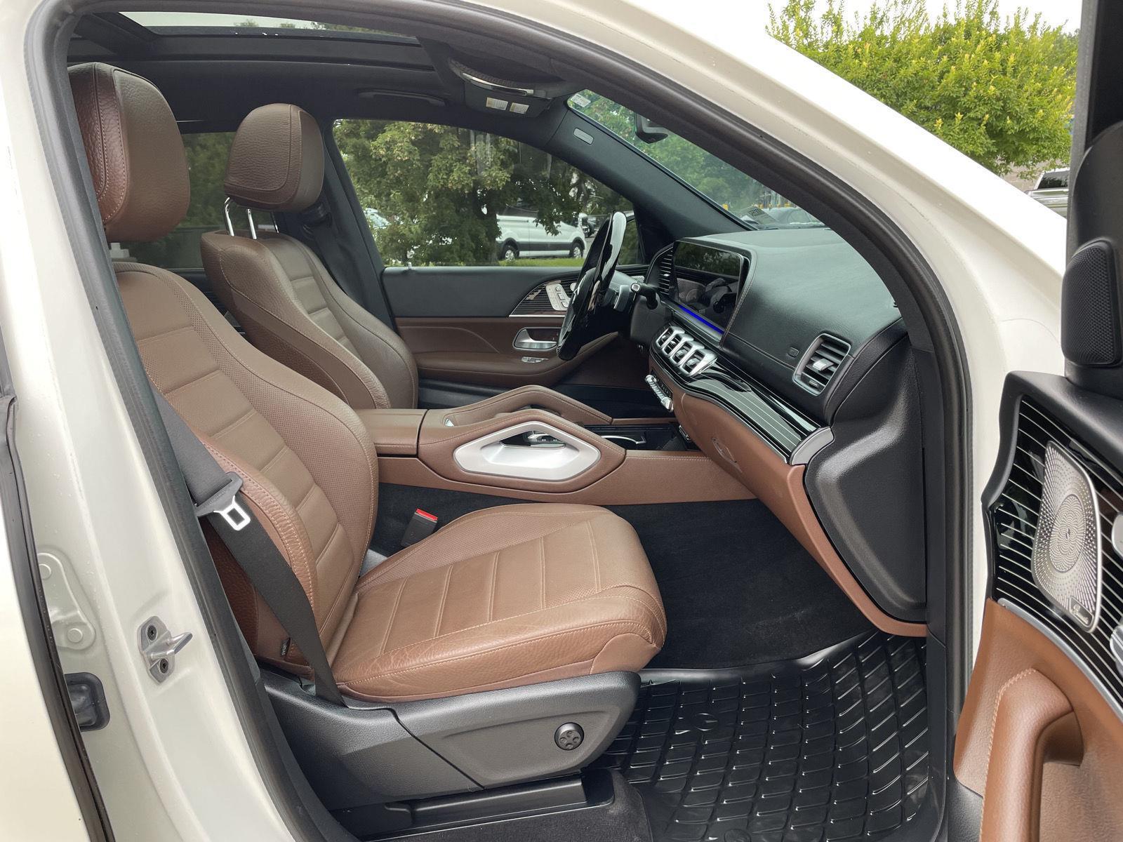 Vehicle photo 19