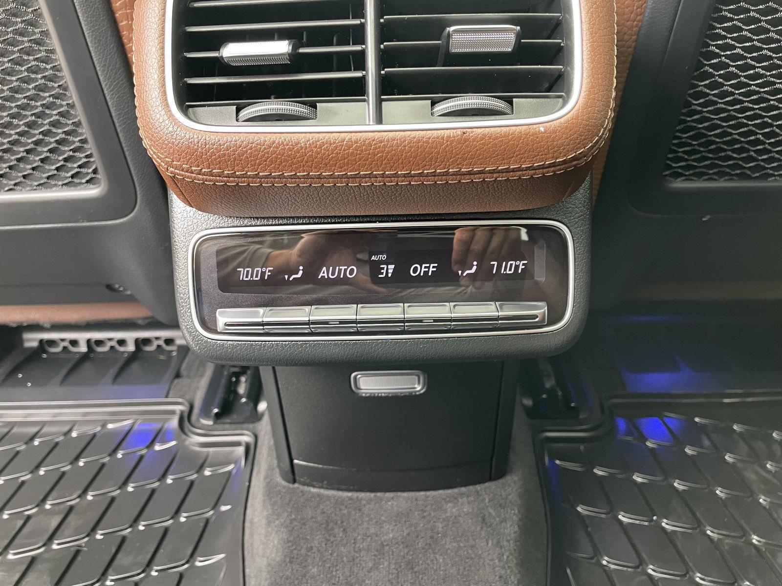 Vehicle photo 21
