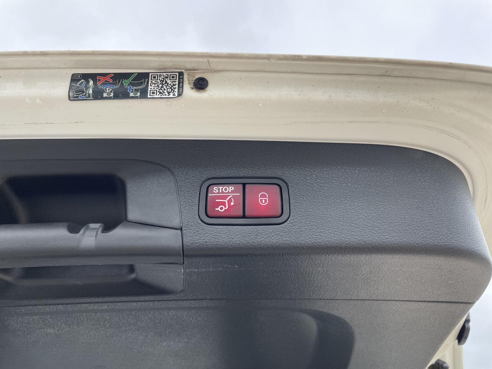 Vehicle photo 43