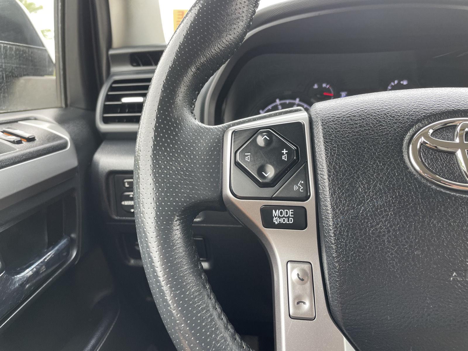 Vehicle photo 12