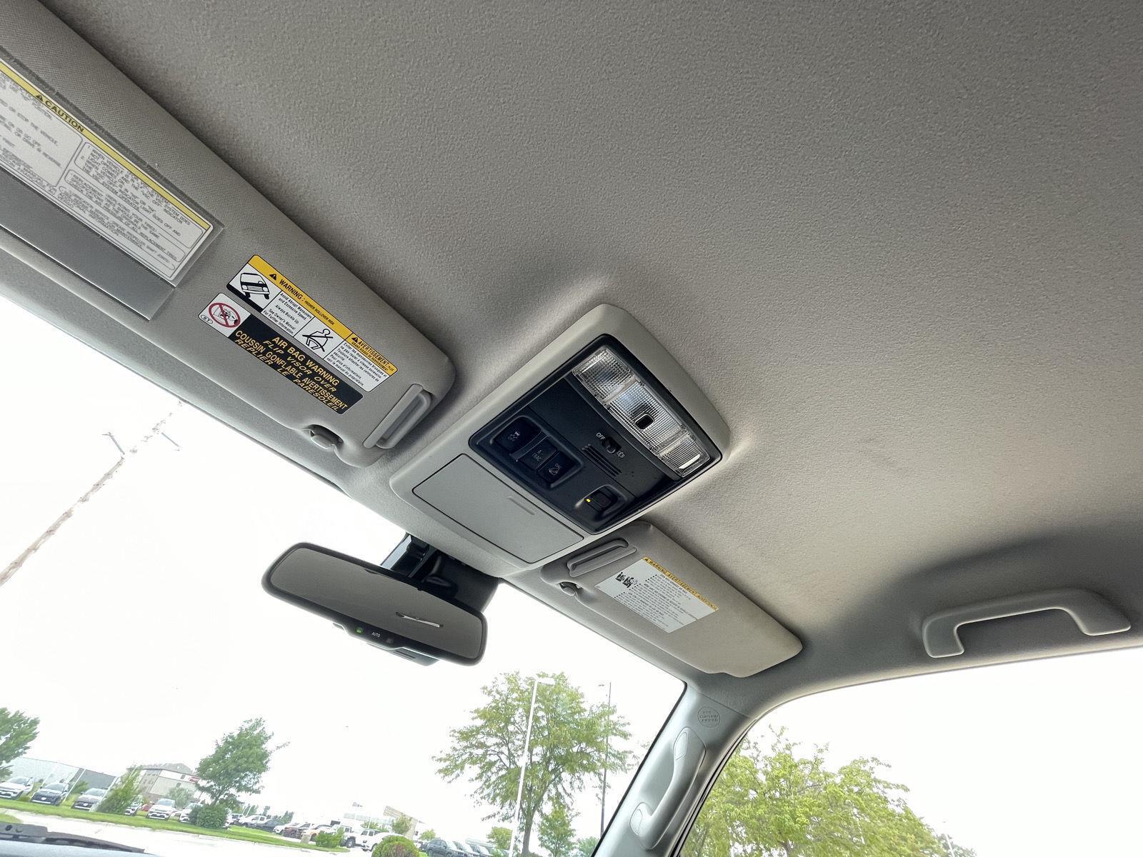 Vehicle photo 21